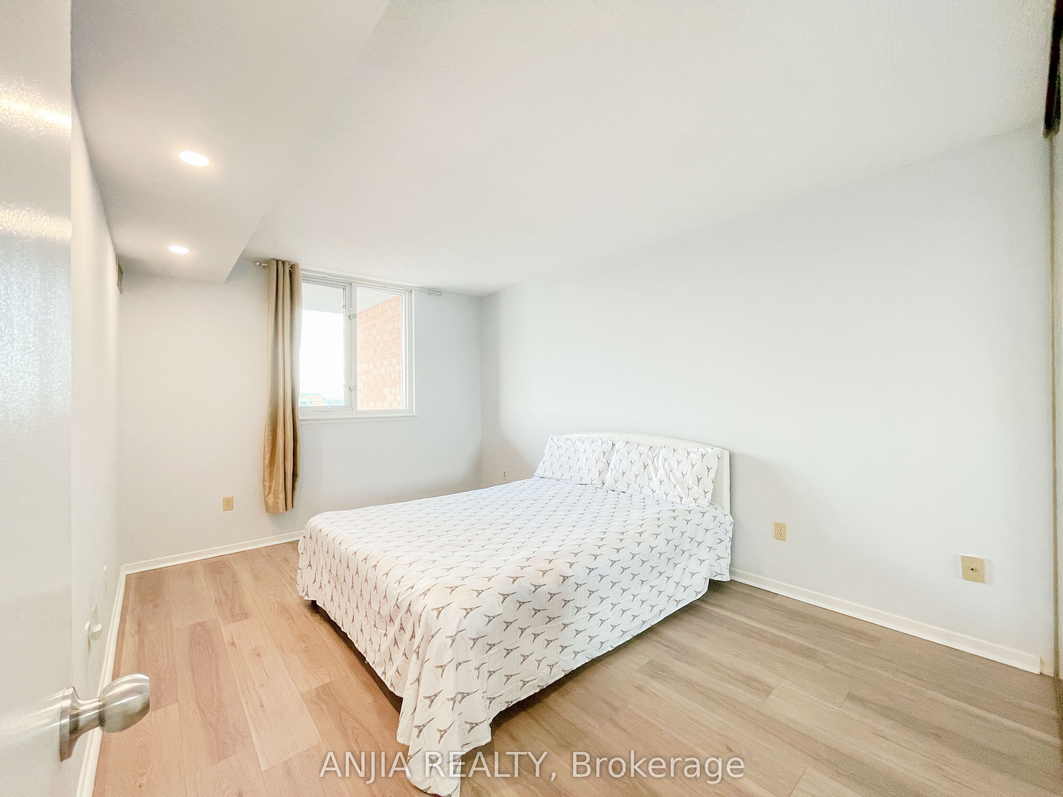 15 Sewells Road Ph3 Property Photo 41