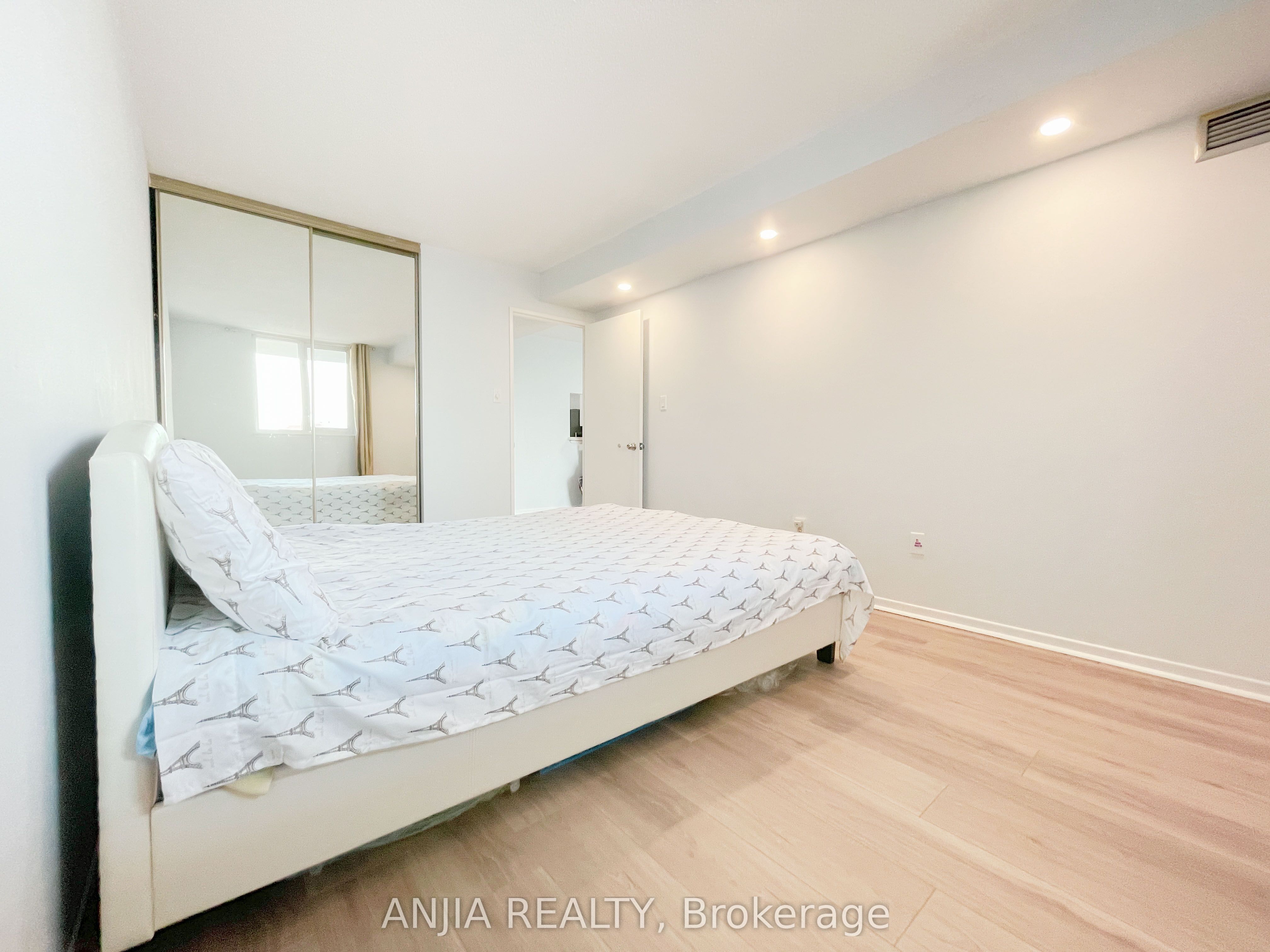 15 Sewells Road Ph3 Property Photo 46