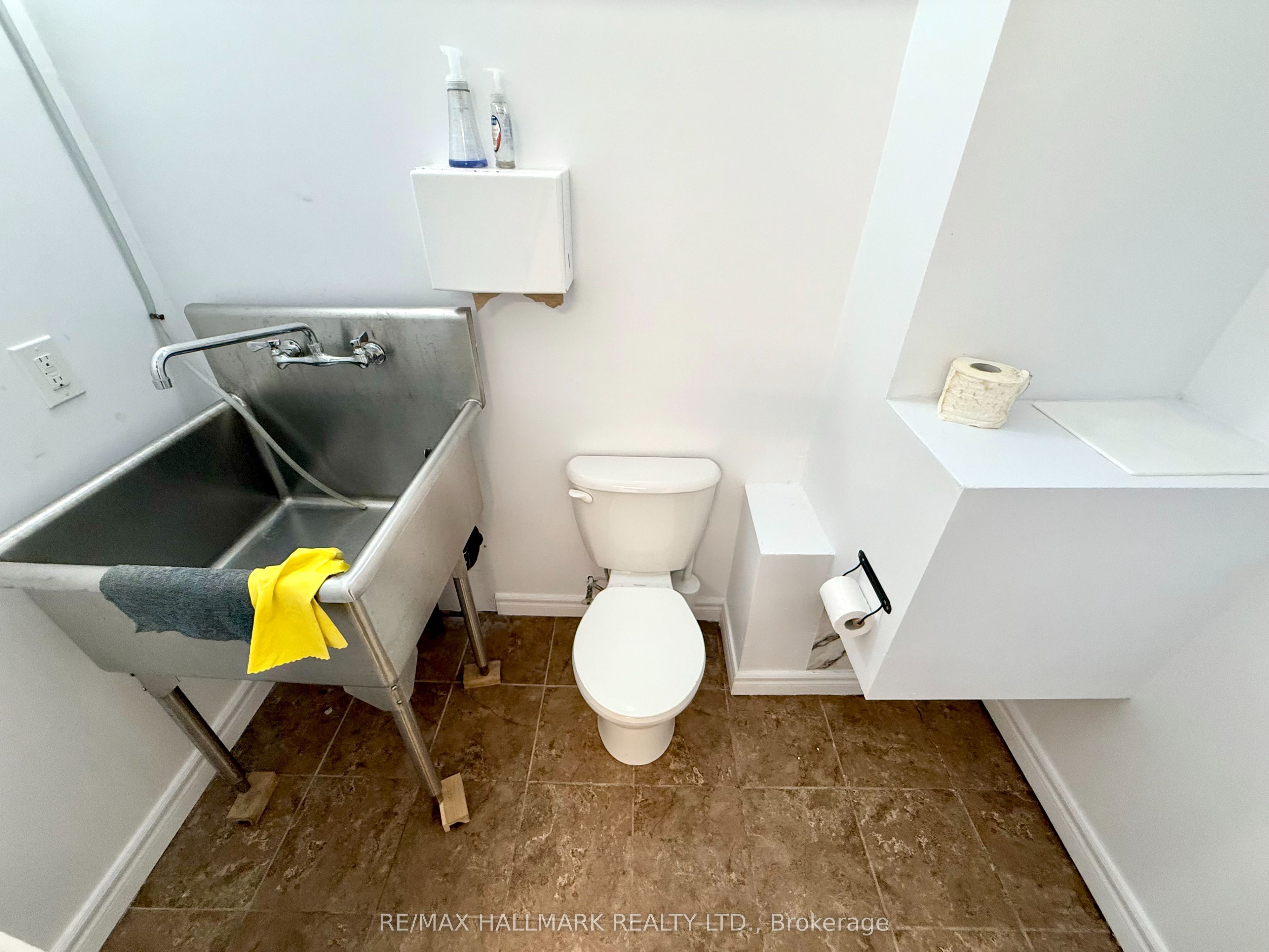 #3 - 741 Queen Street Property Photo 12