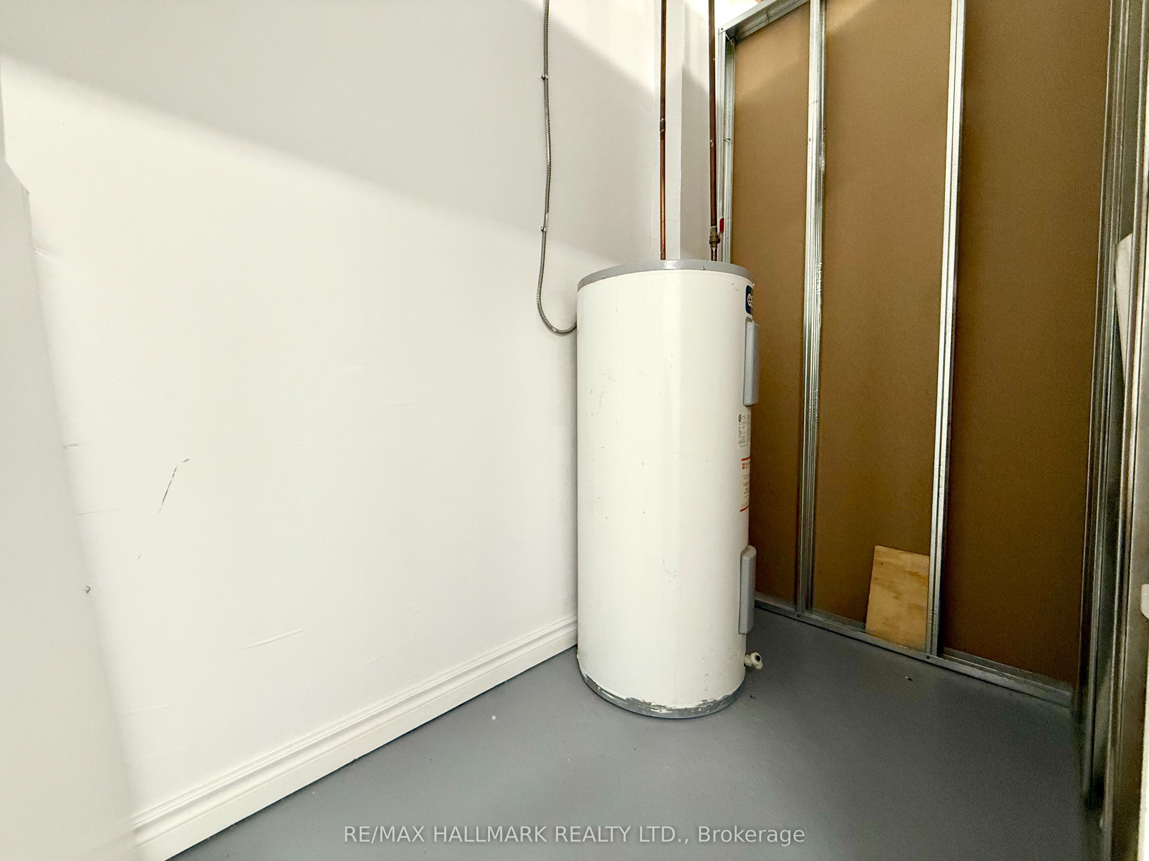 #3 - 741 Queen Street Property Photo 13