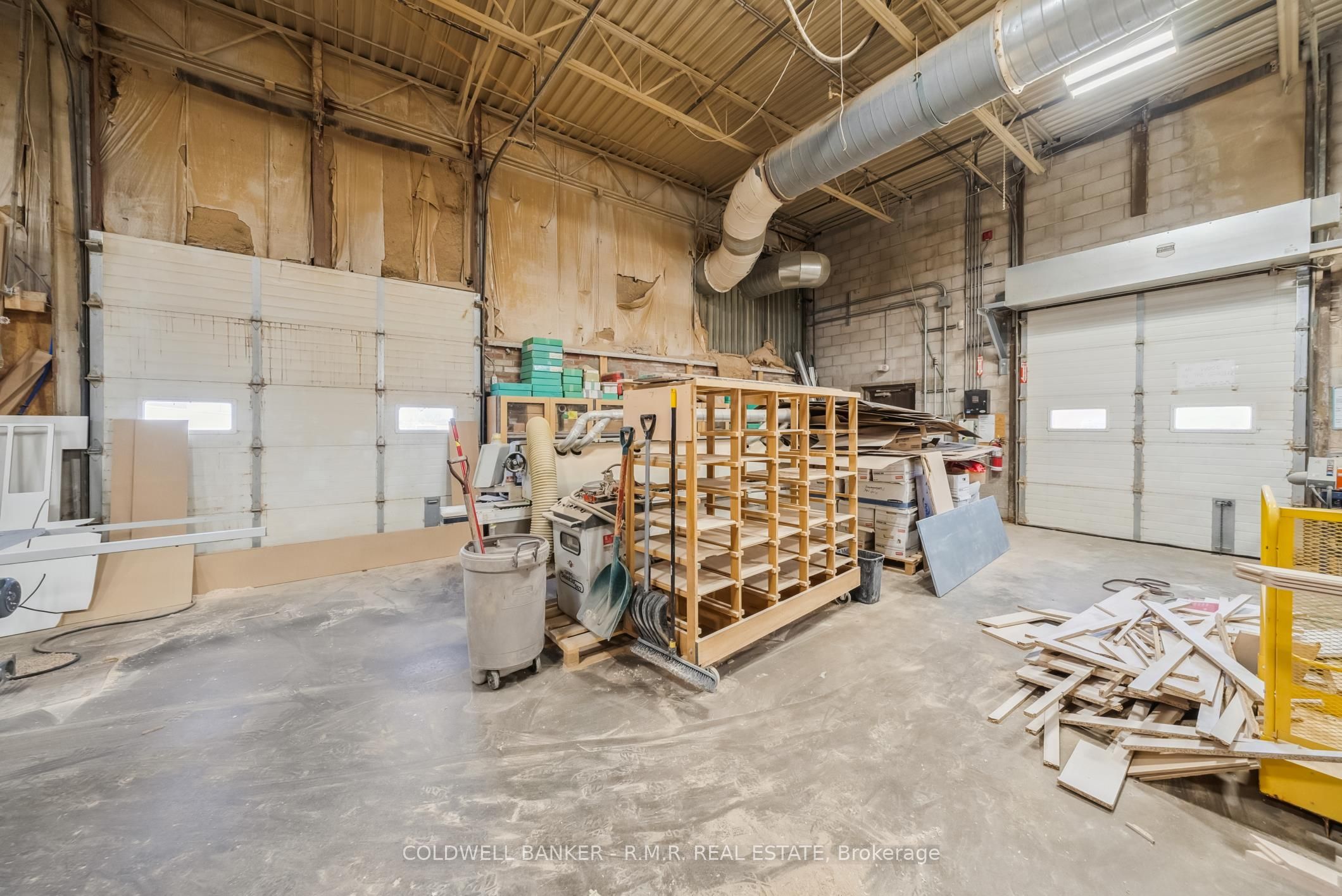 108 Industrial Drive Property Photo 32