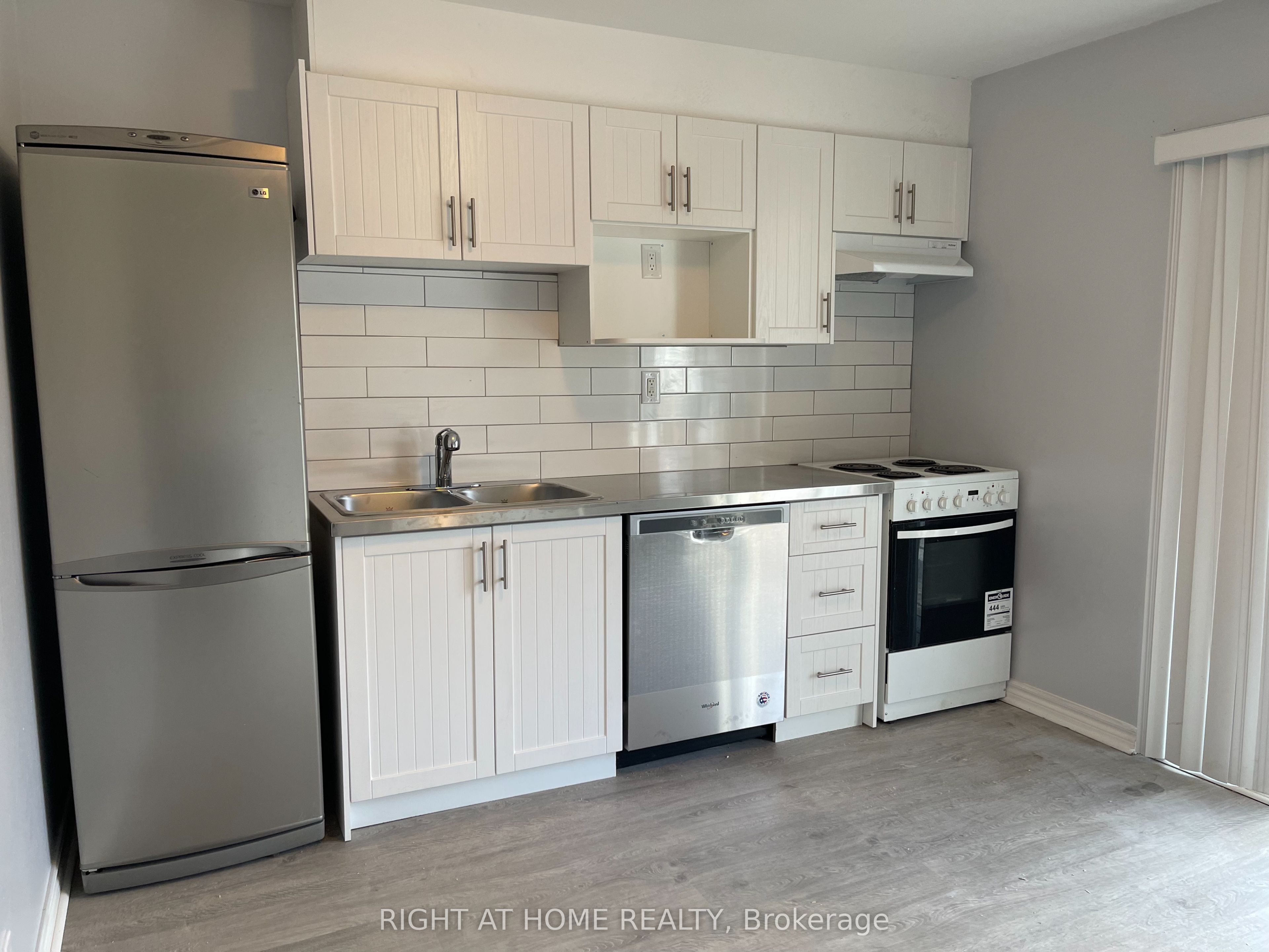 815 Pape Avenue Upper Property Photo 3