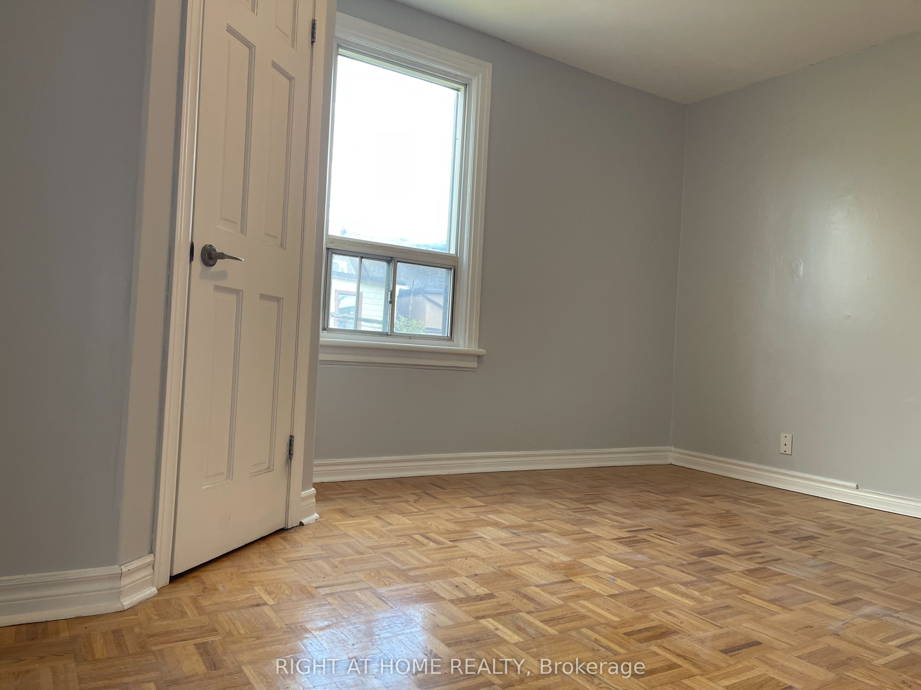 815 Pape Avenue Upper Property Photo 4