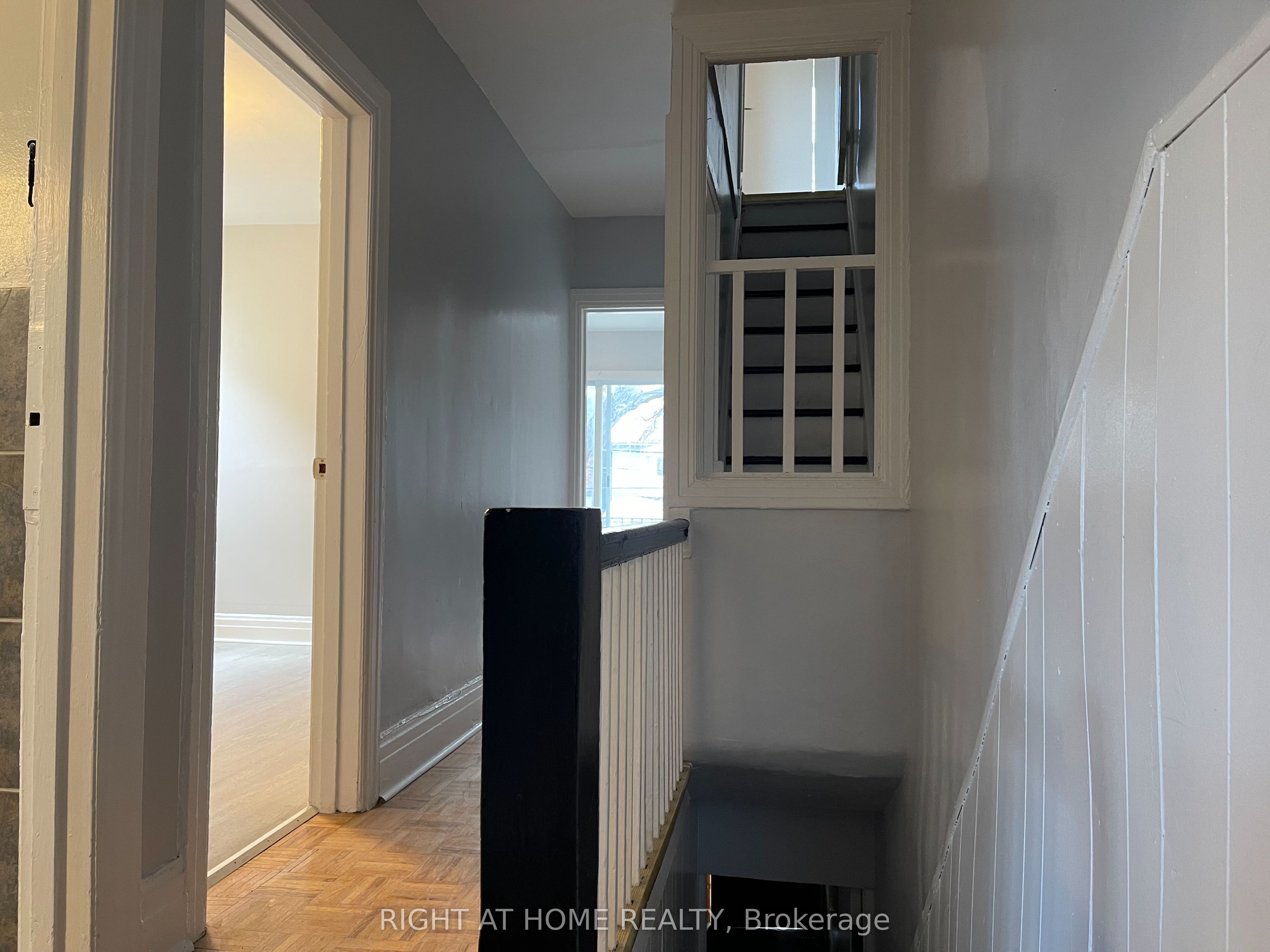 815 Pape Avenue Upper Property Photo 9
