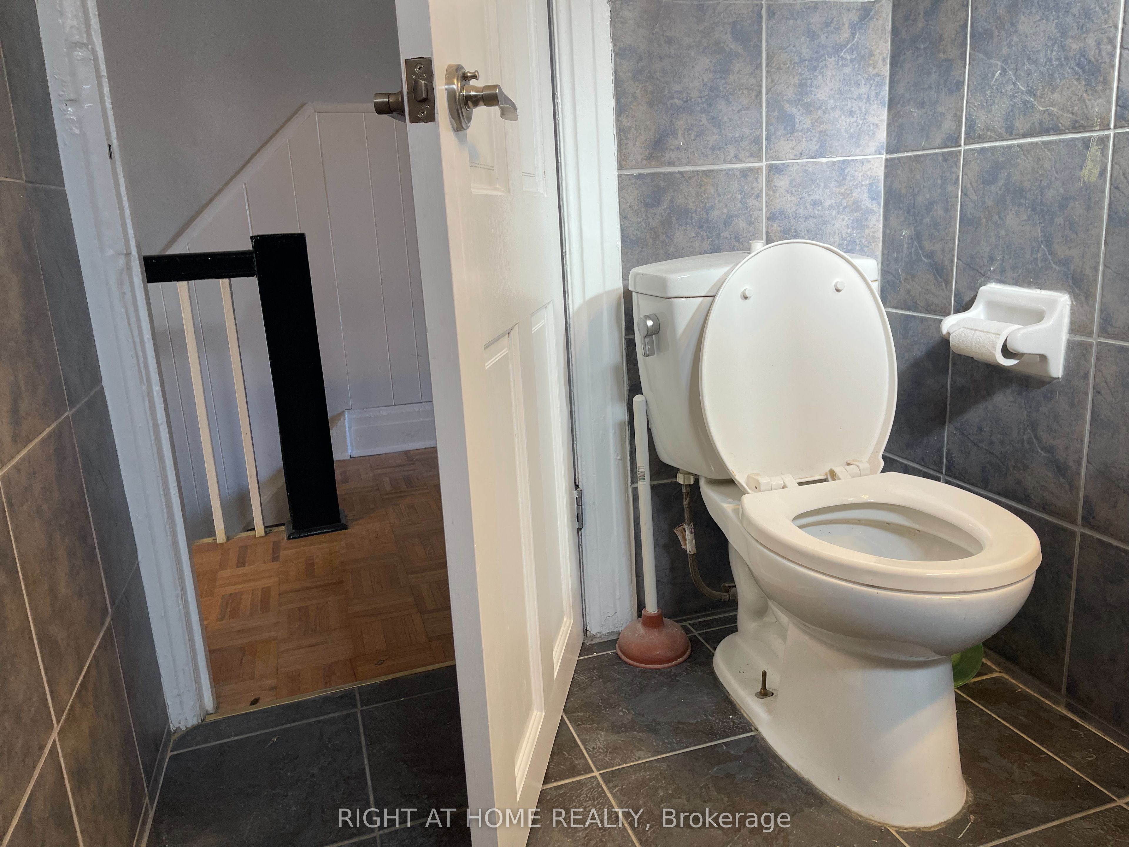 815 Pape Avenue Upper Property Photo 14