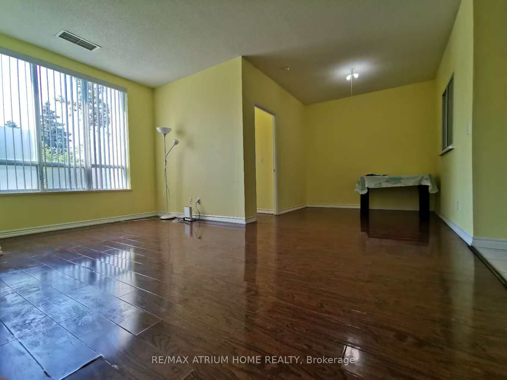 5039 Finch Avenue E 109 Property Photo 2