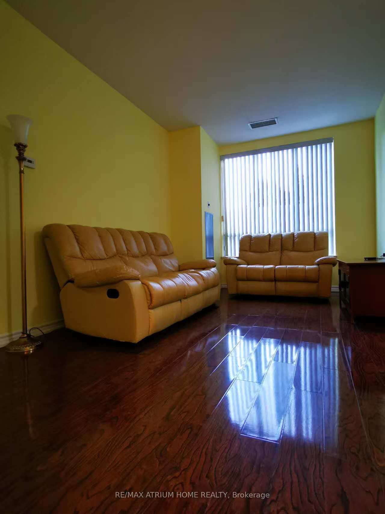 5039 Finch Avenue E 109 Property Photo 7