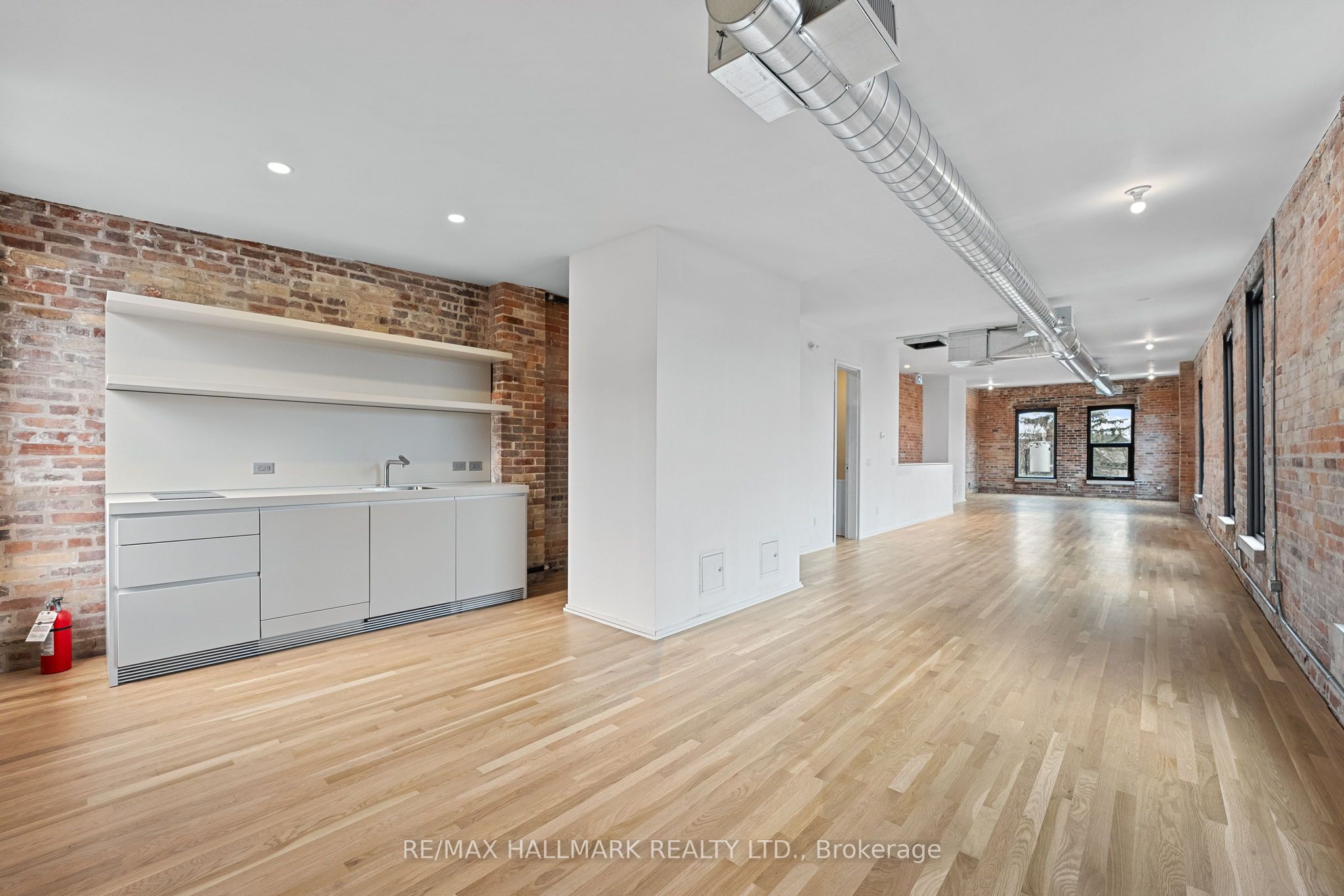 #300 - 972 Queen Street Property Photo 8