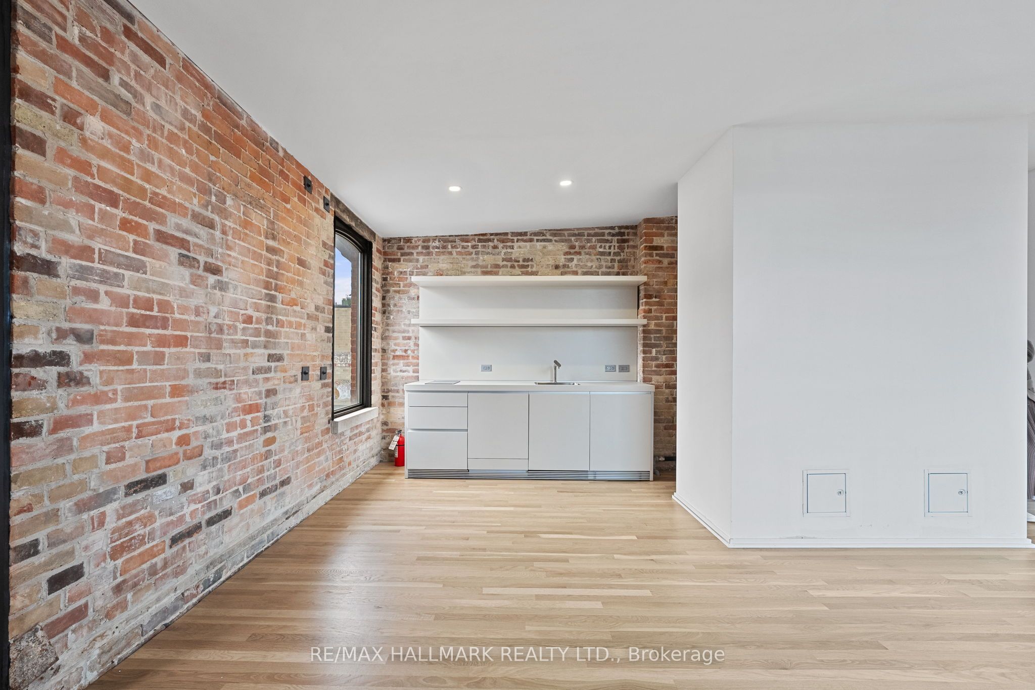 #300 - 972 Queen Street Property Photo 9