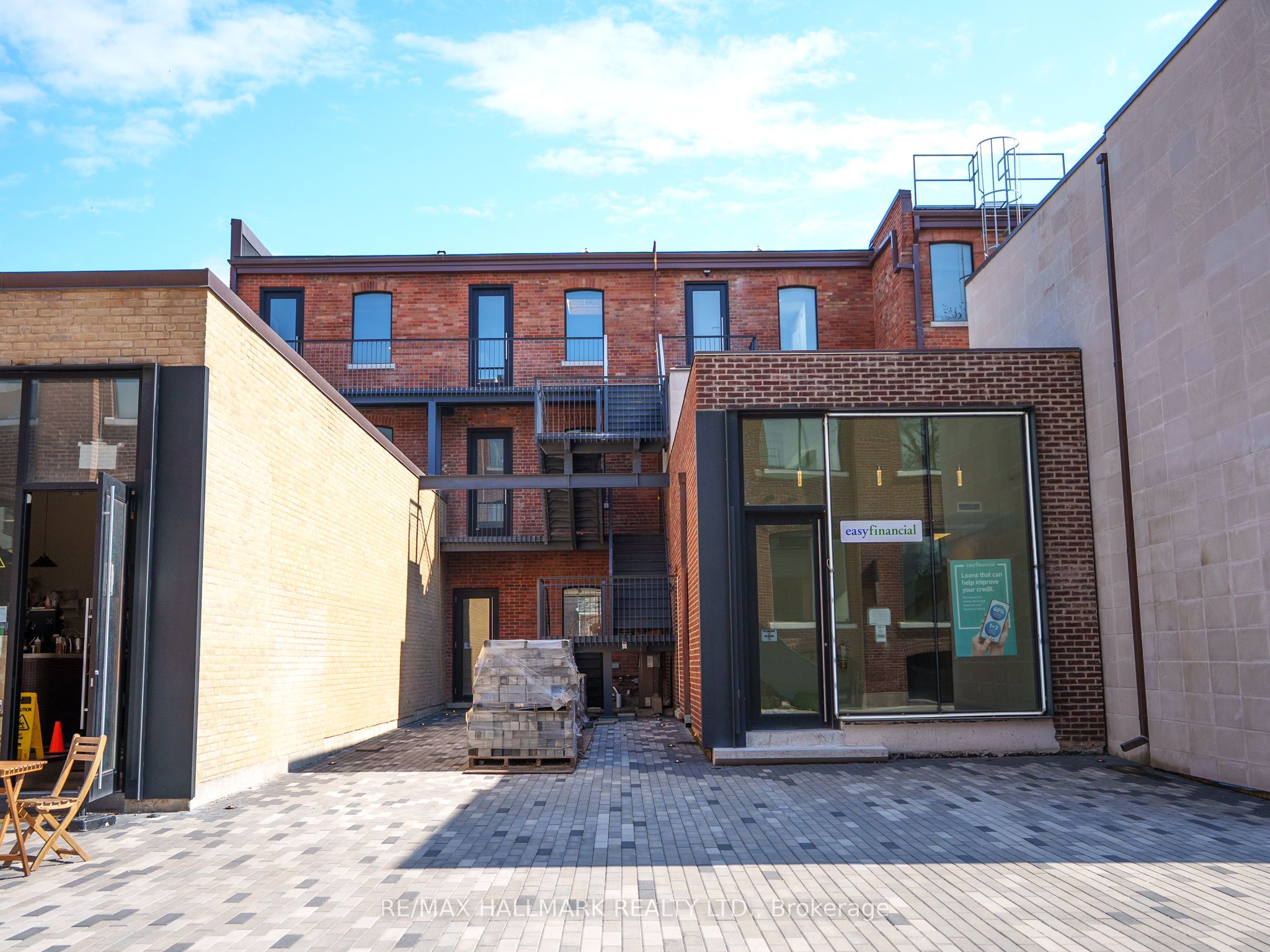 #300 - 972 Queen Street Property Photo 14
