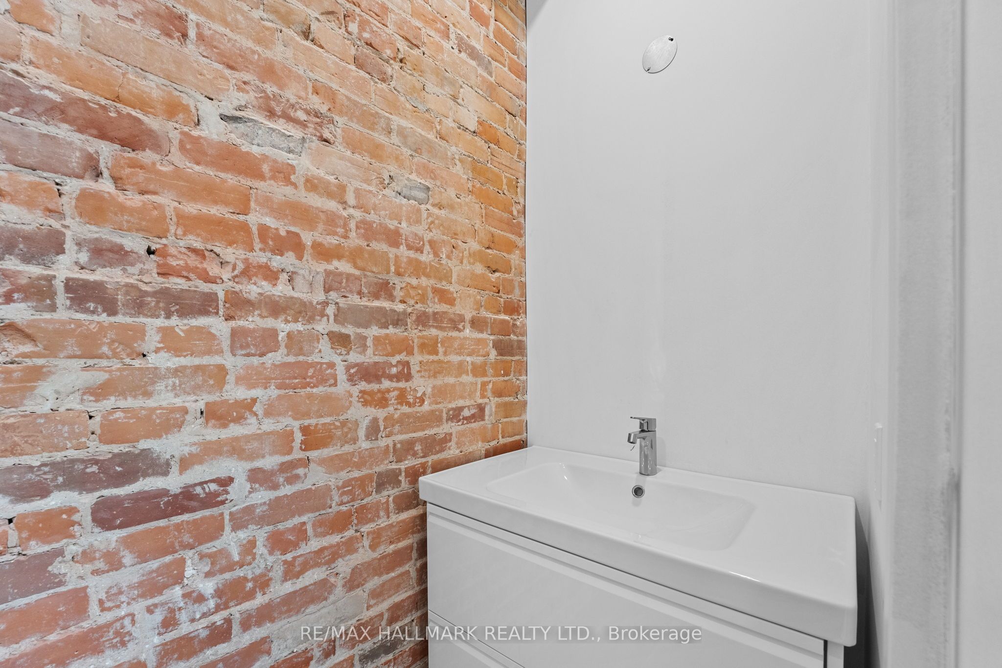 #300 - 974 Queen Street Property Photo 8