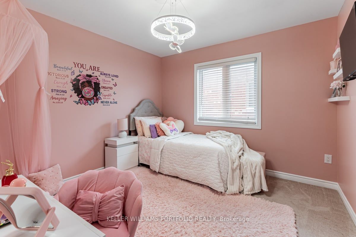 42 Willoughby Place Property Photo 30