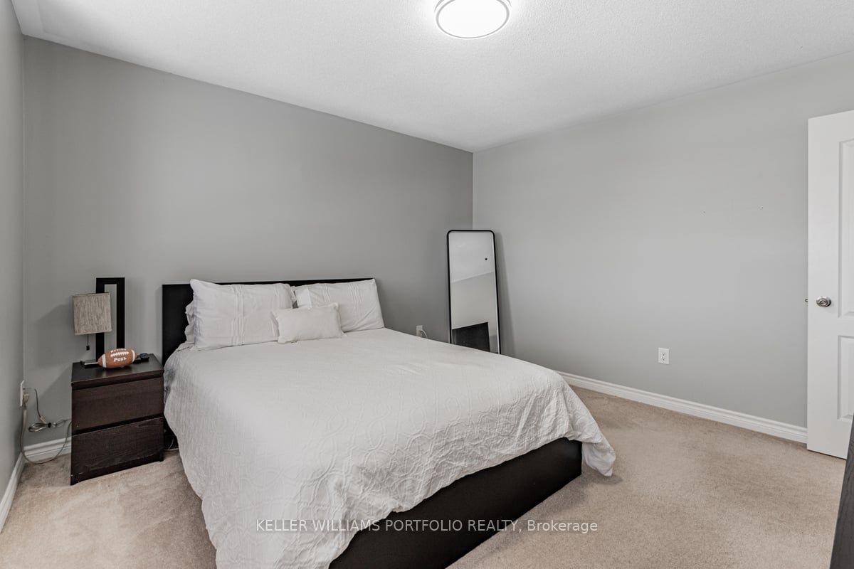 42 Willoughby Place Property Photo 35