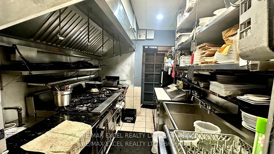 1012 Queen Street Property Photo 1