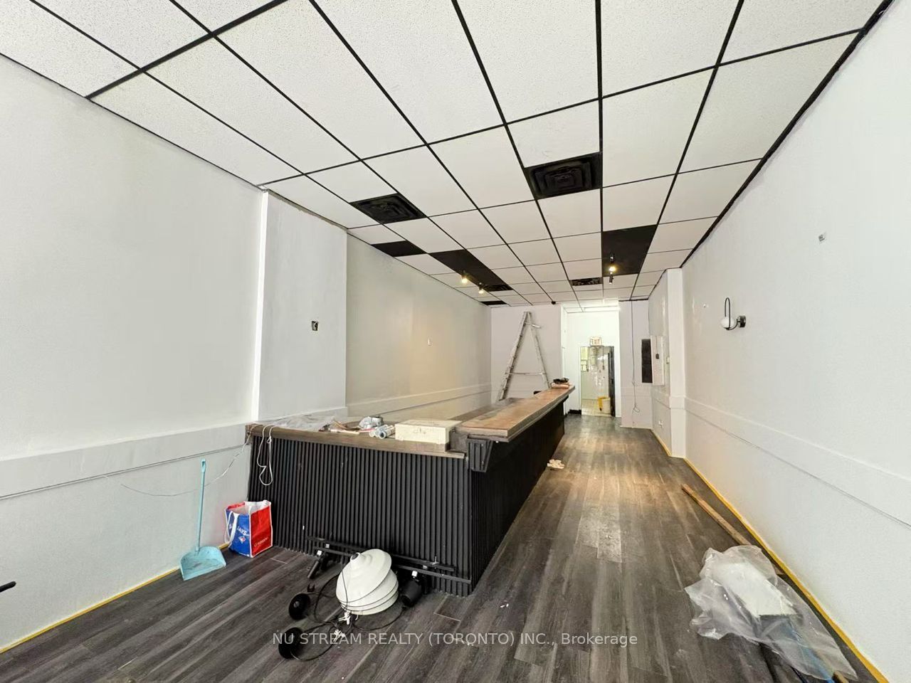 688 Gerrard Street Property Photo 3