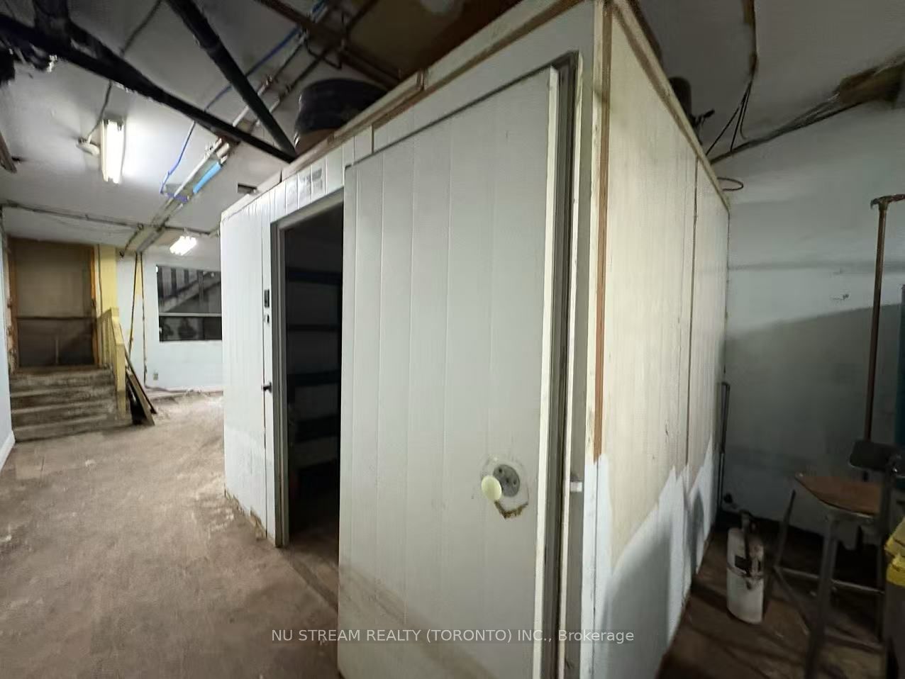 688 Gerrard Street Property Photo 9