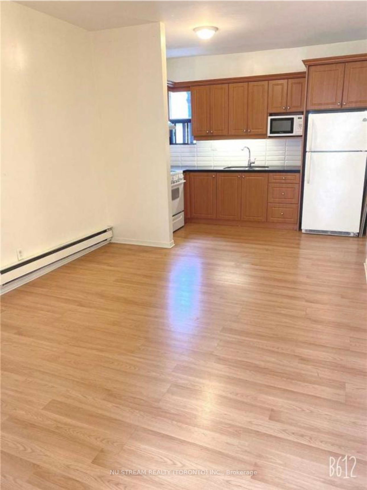 688 Gerrard Street Property Photo 18