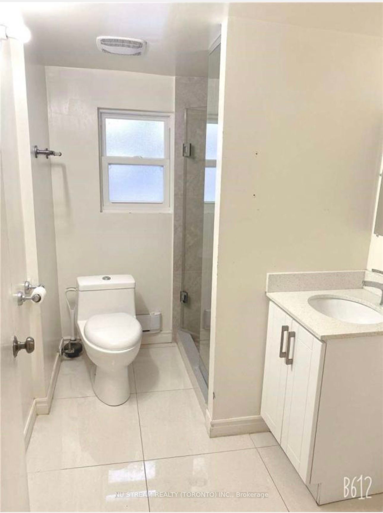 688 Gerrard Street Property Photo 20