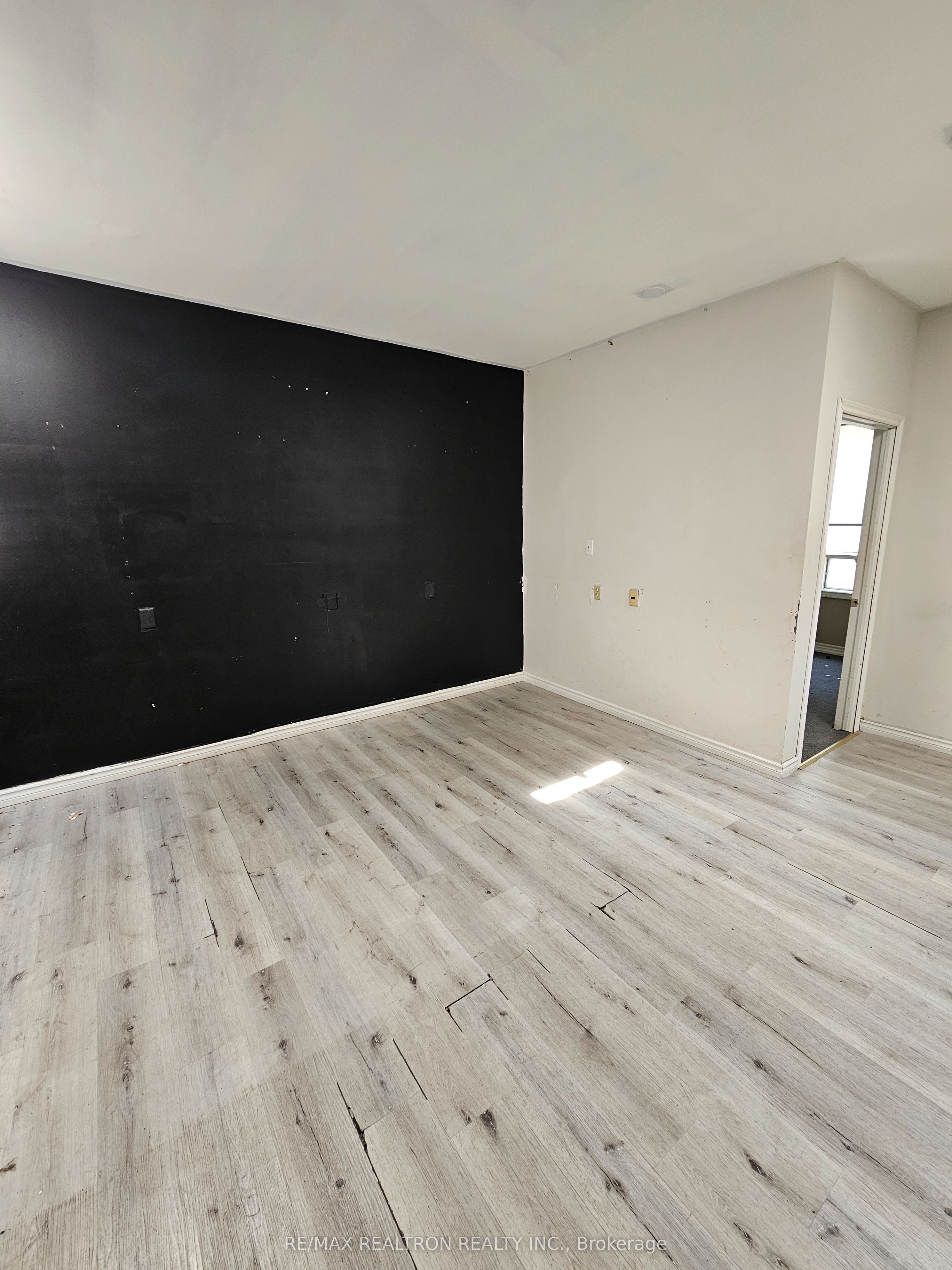 #2nd Flr - 70 Simcoe Street Property Photo 6