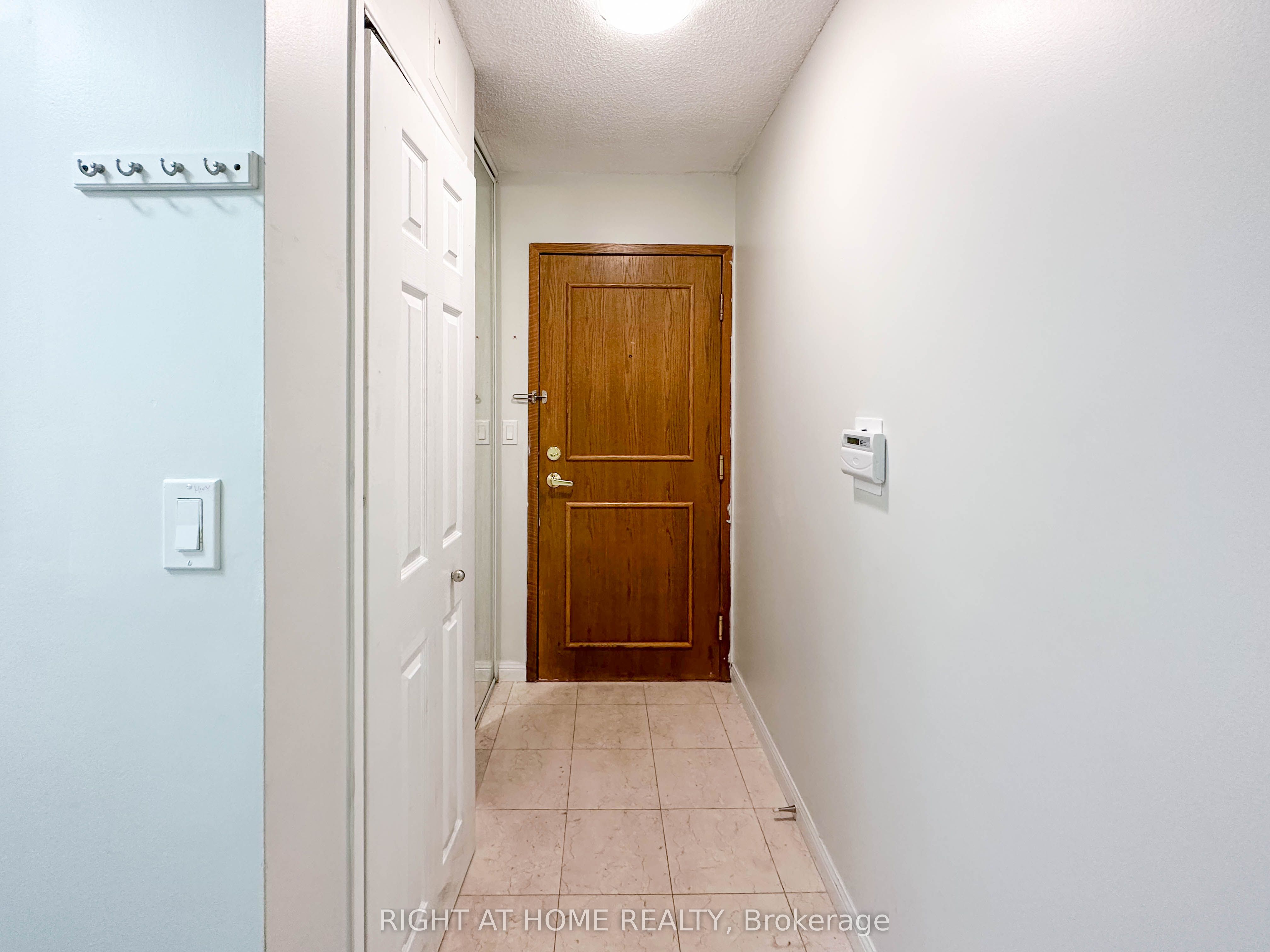 8 Lee Centre Drive 913 Property Photo 12