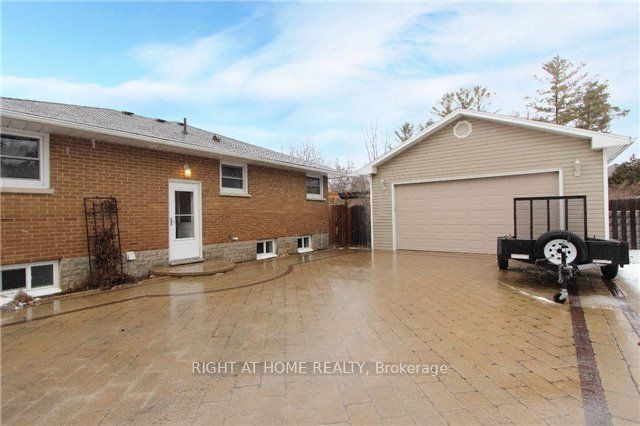 132 Winchester Road E Property Photo 3