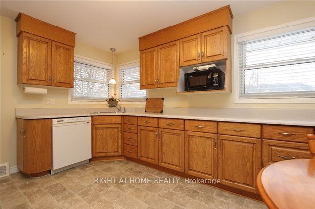 132 Winchester Road E Property Photo 8