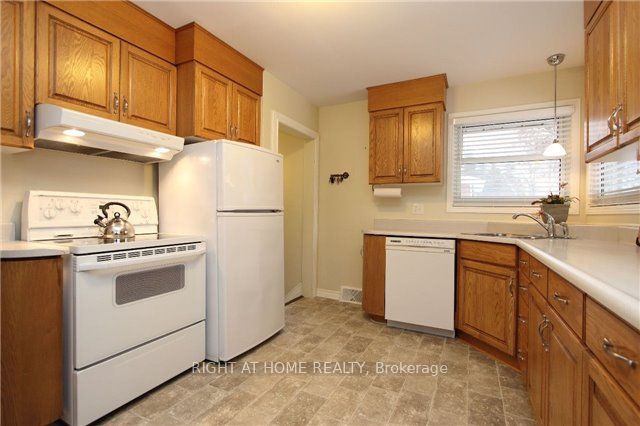 132 Winchester Road E Property Photo 9