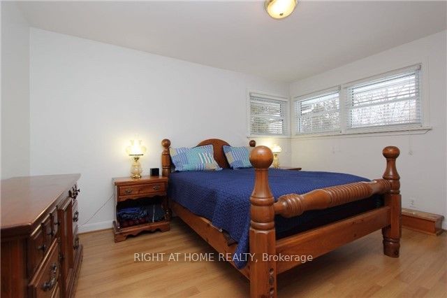 132 Winchester Road E Property Photo 11