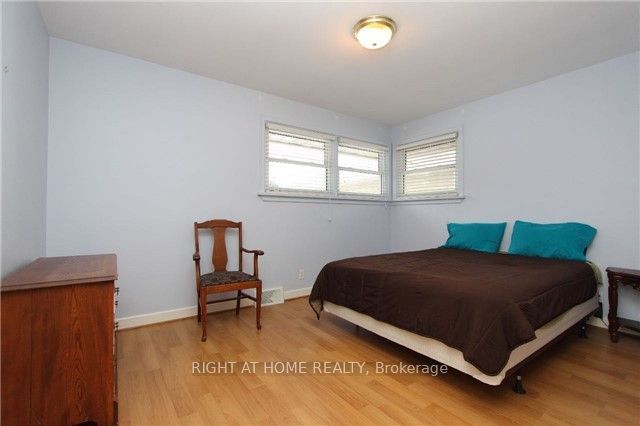 132 Winchester Road E Property Photo 12