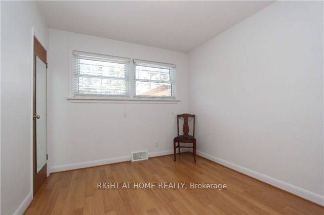 132 Winchester Road E Property Photo 13