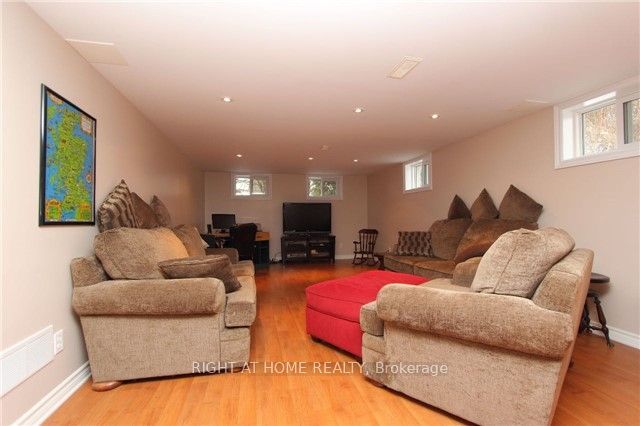 132 Winchester Road E Property Photo 22