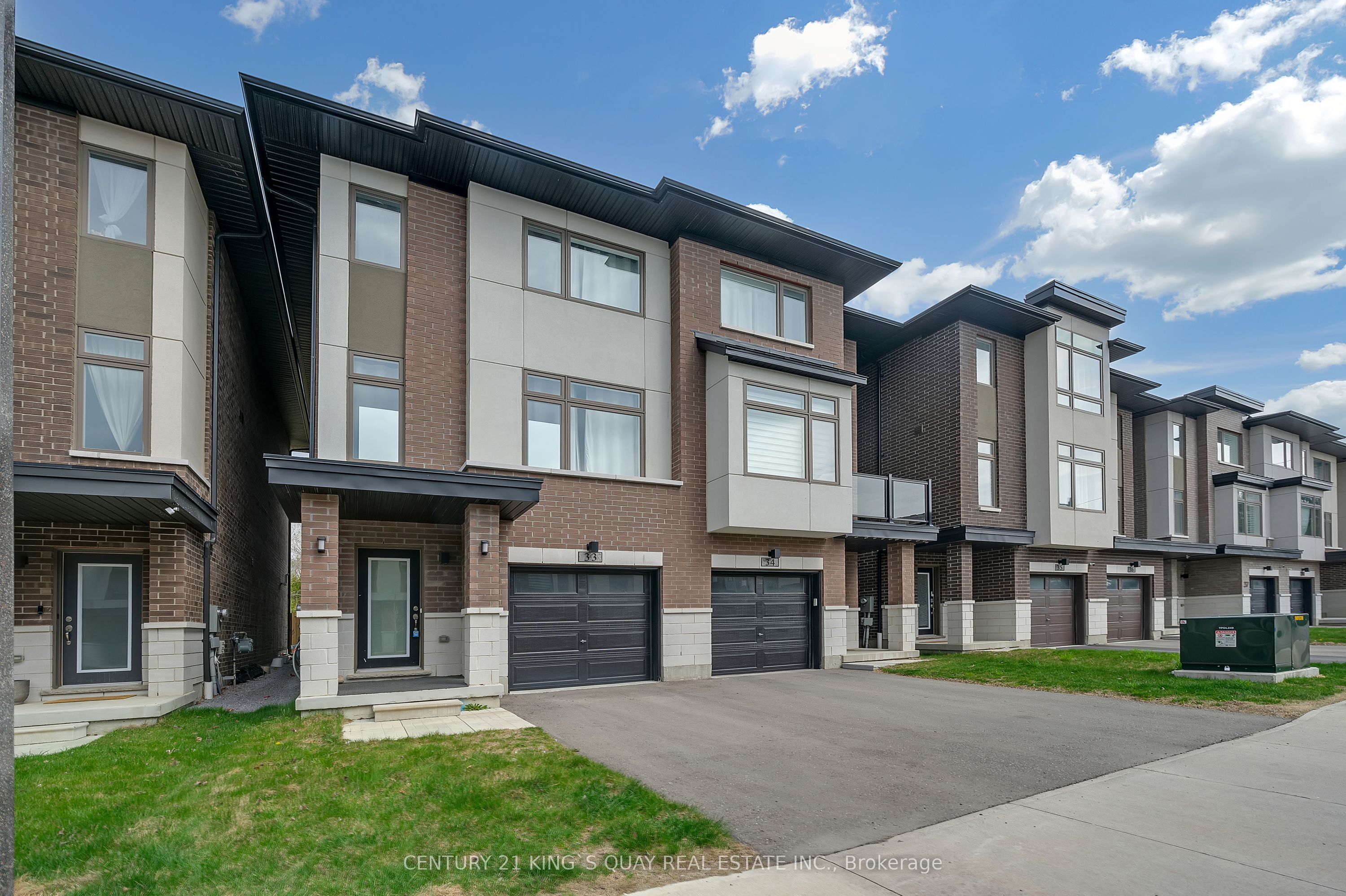 250 Finch Avenue 33 Property Photo 2