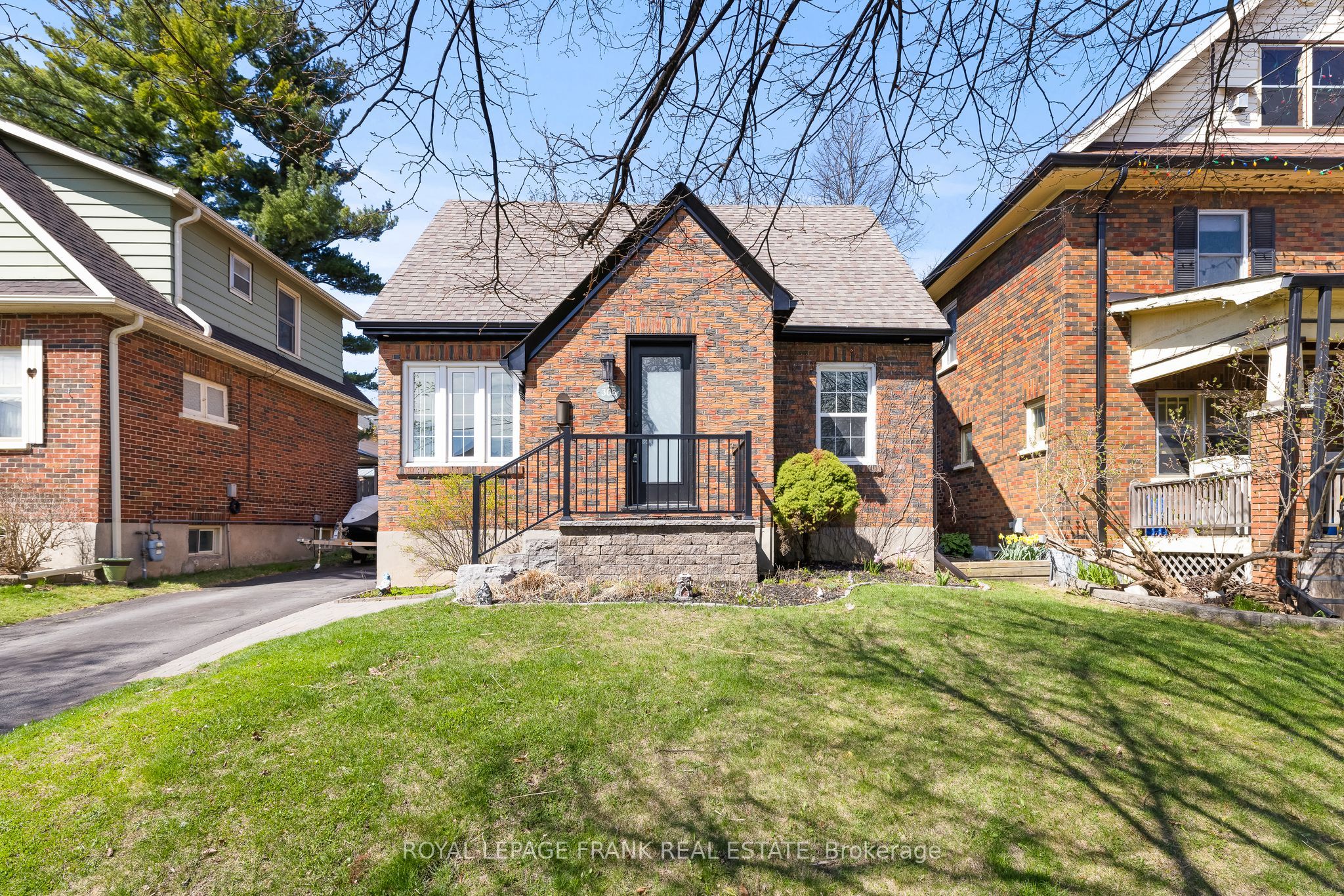308 Leslie Street Property Photo