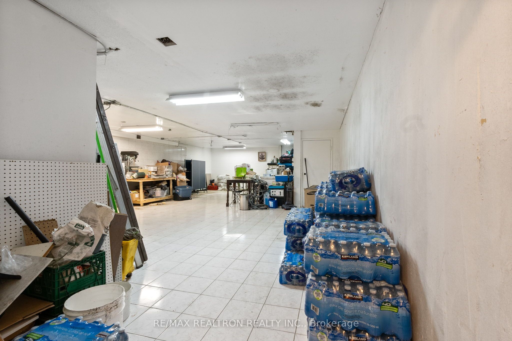 2183 Lawrence Avenue Property Photo 14