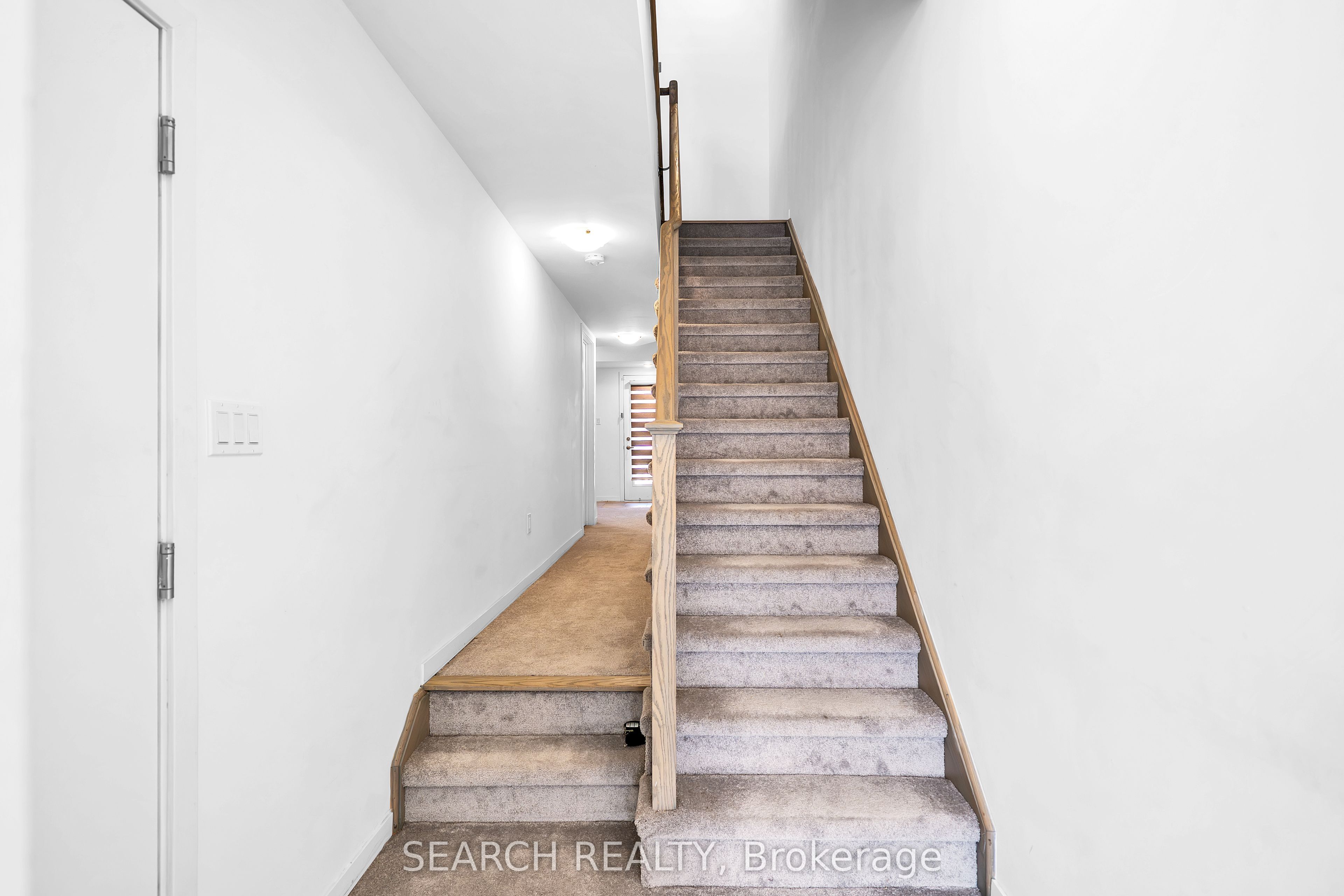 23 Bateson Street W Property Photo 5