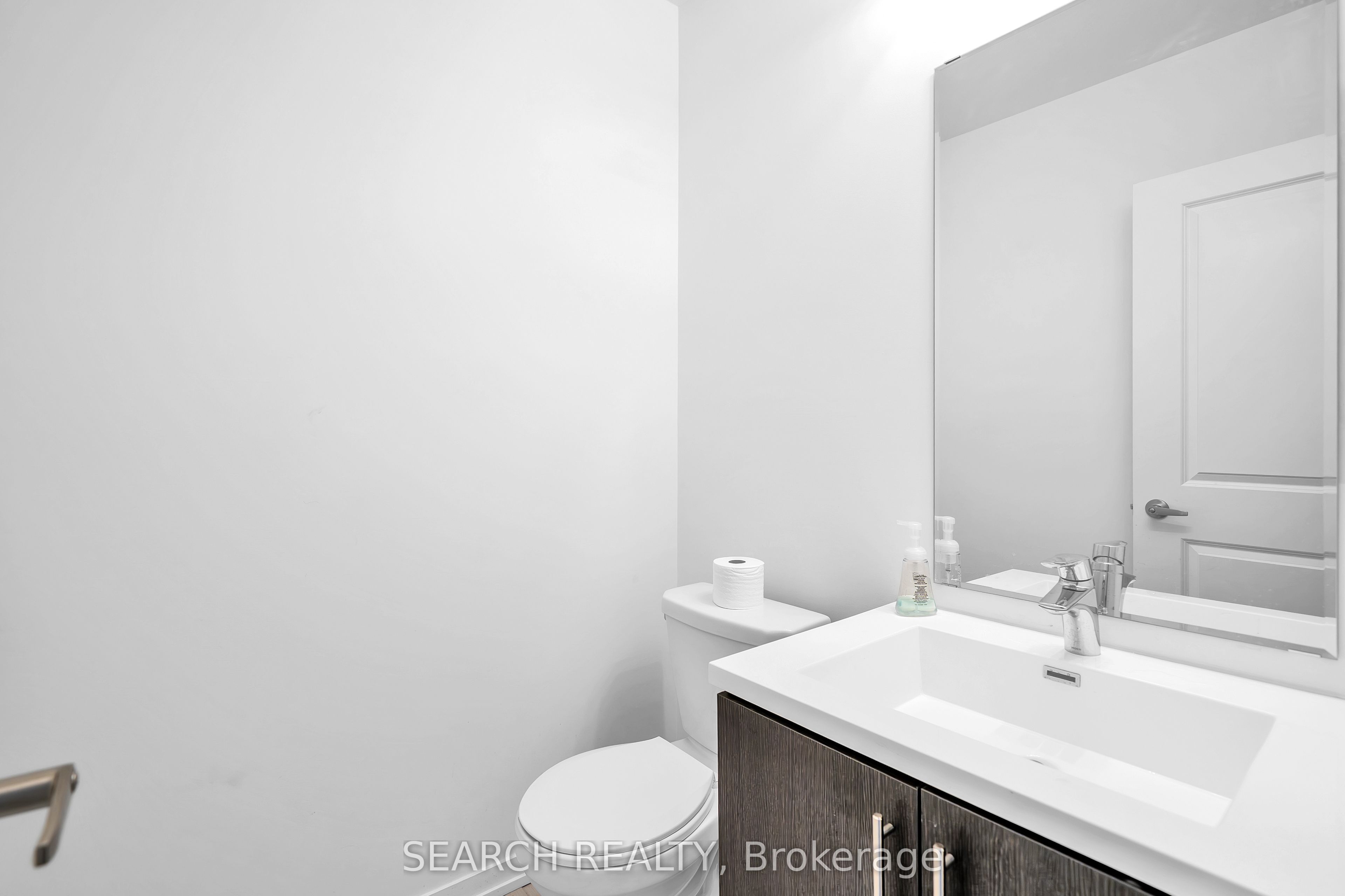 23 Bateson Street W Property Photo 6