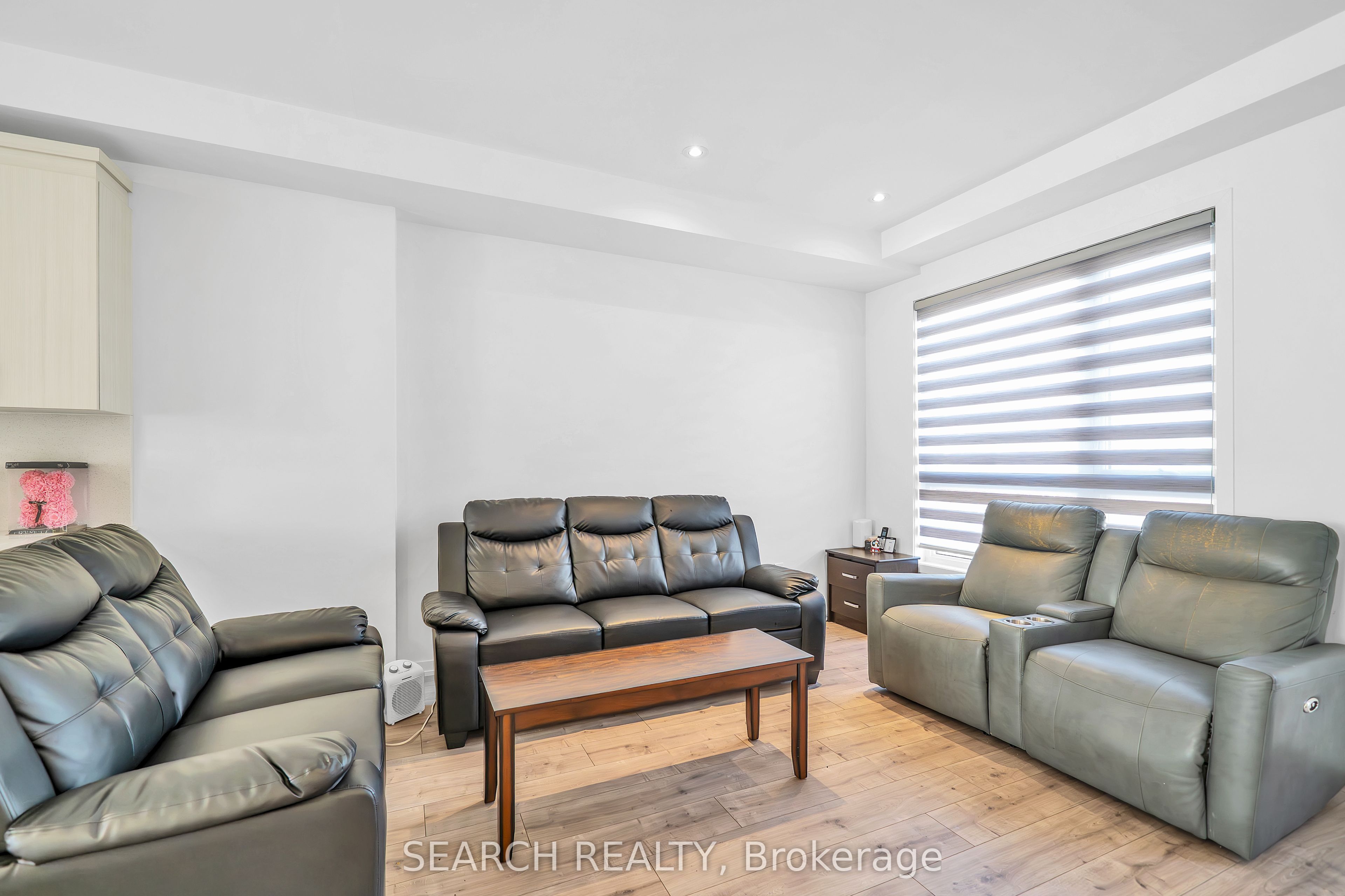 23 Bateson Street W Property Photo 12