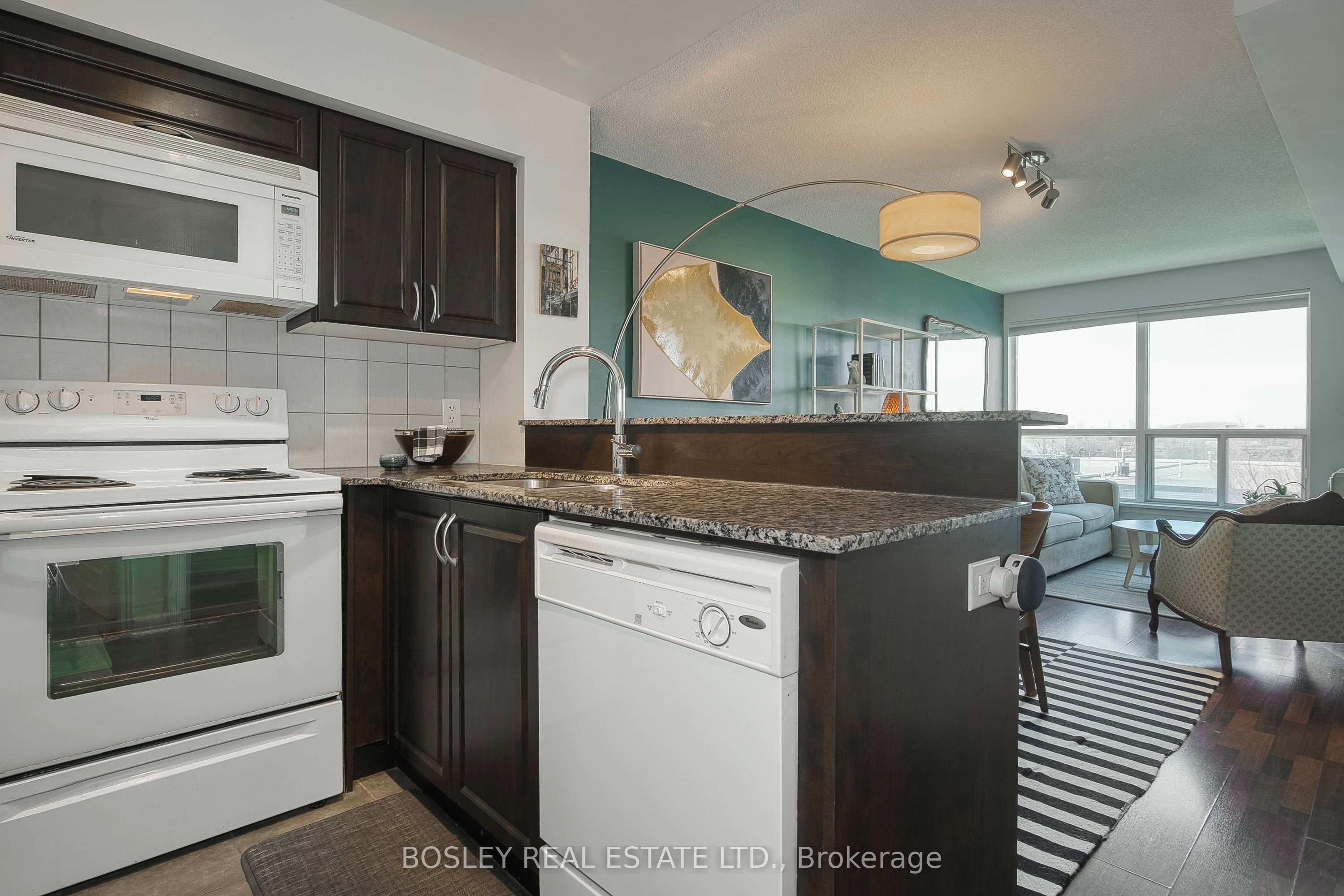 #326 - 60 Fairfax Crescent Property Photo 3