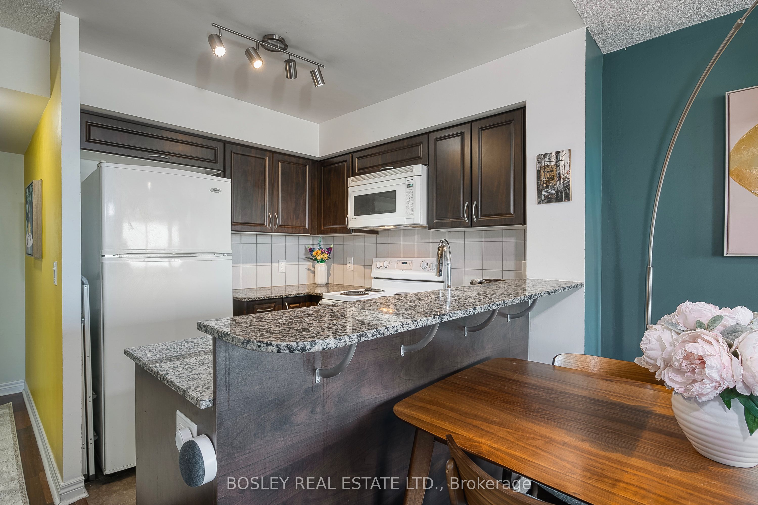 #326 - 60 Fairfax Crescent Property Photo 4