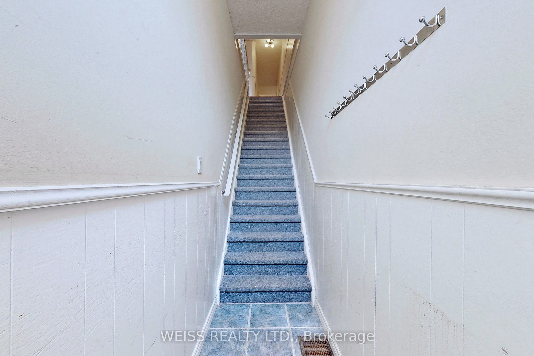 #upper - 2468 Danforth Avenue Property Photo 3