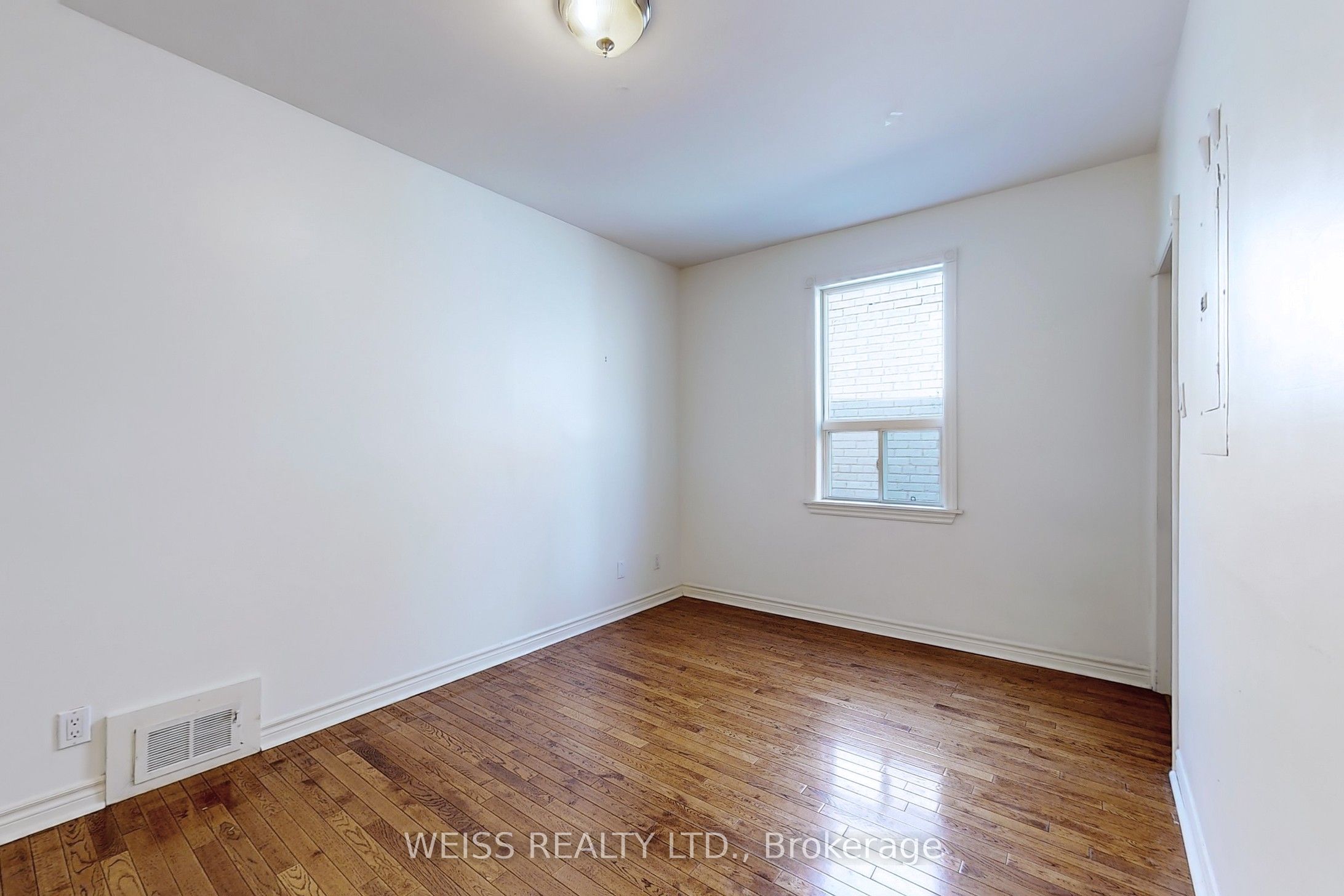 #upper - 2468 Danforth Avenue Property Photo 13