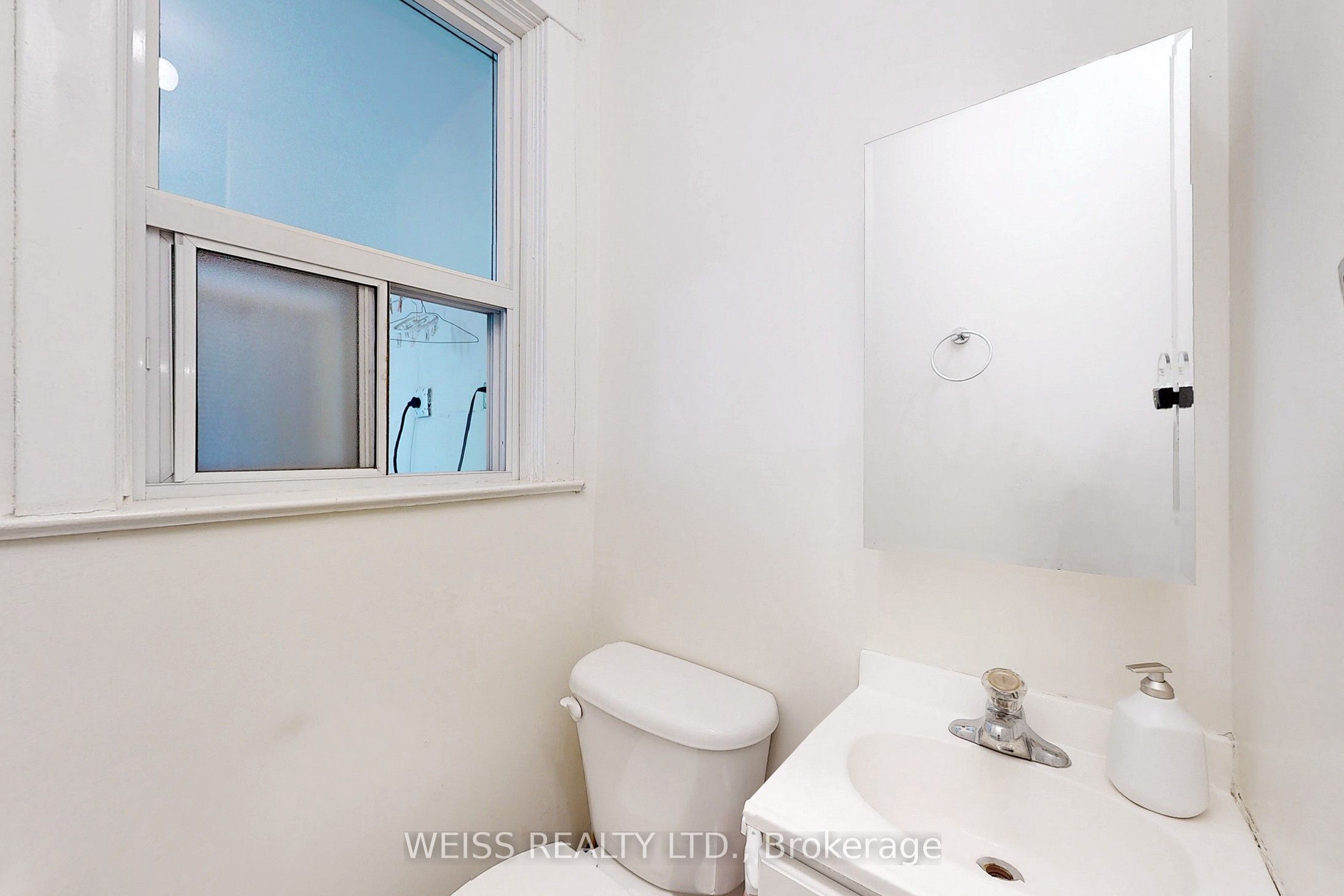 #upper - 2468 Danforth Avenue Property Photo 16