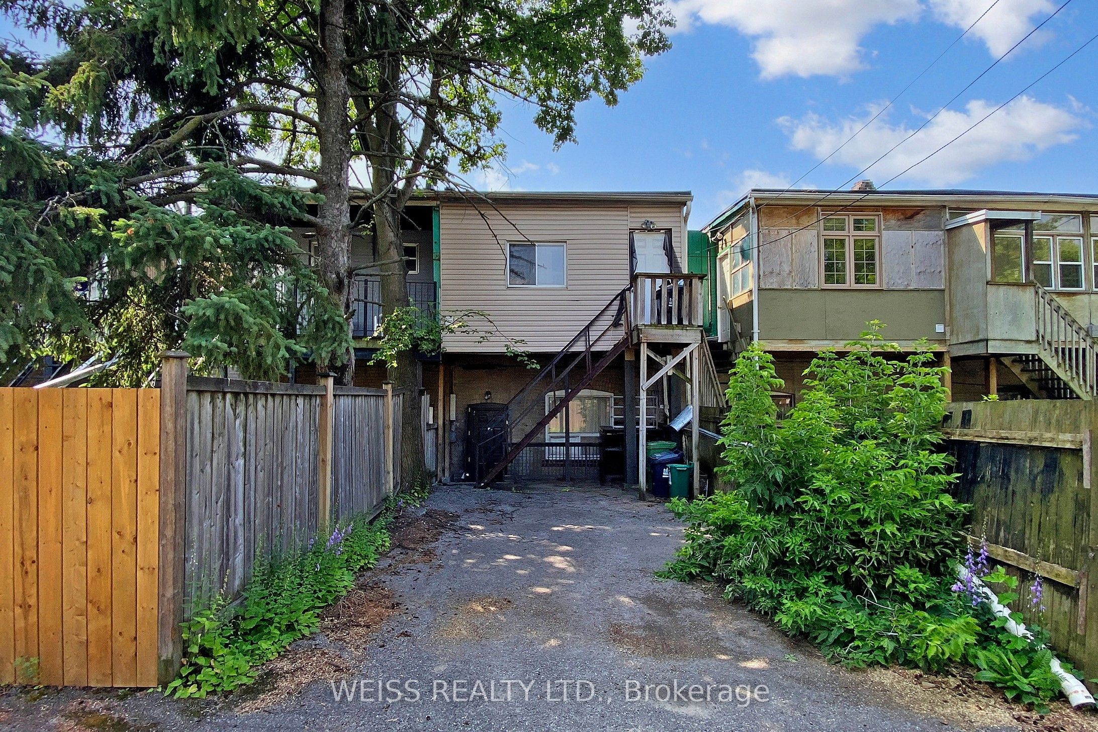 #upper - 2468 Danforth Avenue Property Photo 18