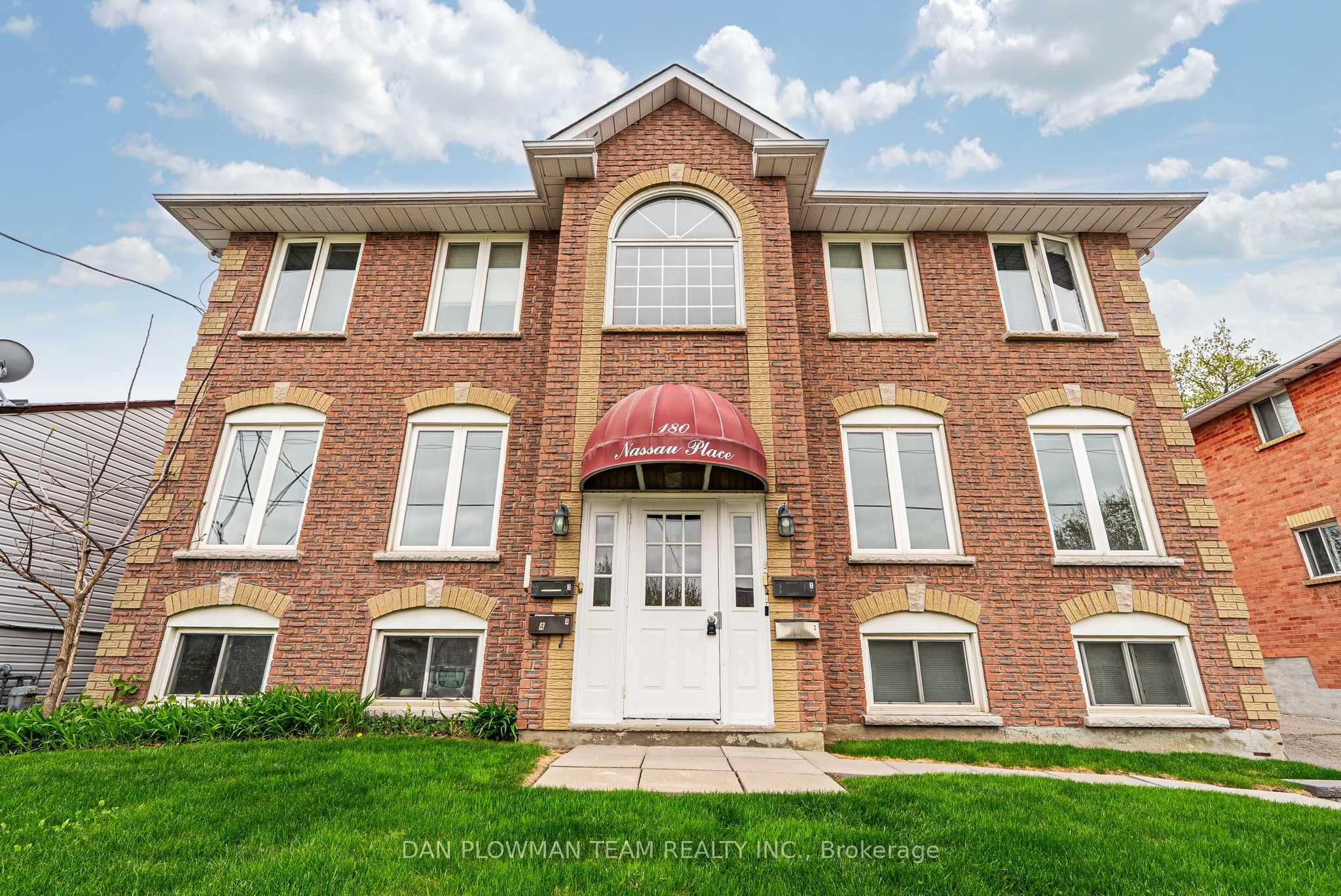 176/180 Nassau Street Property Photo 3