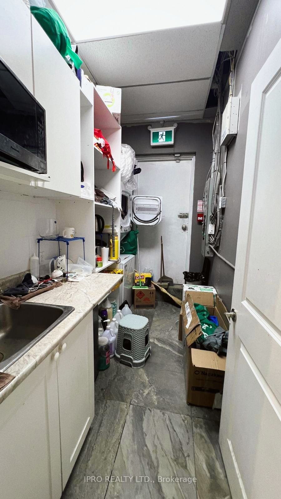 2144a Queen Street Property Photo 9