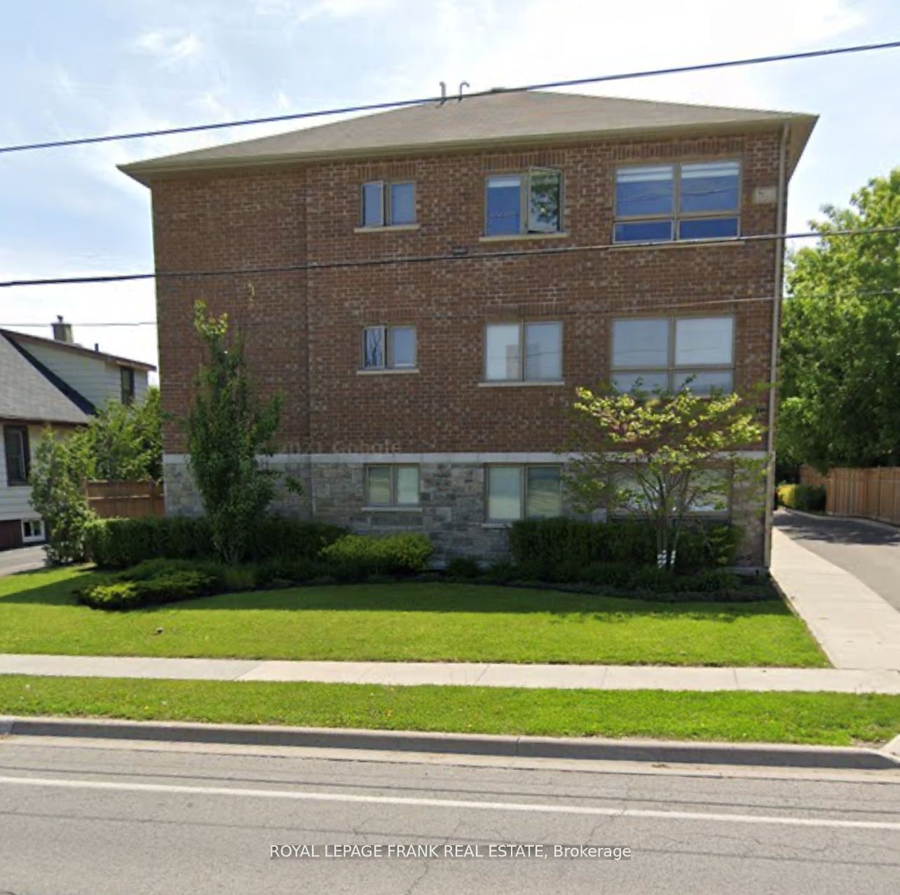 1418 Simcoe Street S Property Photo 1