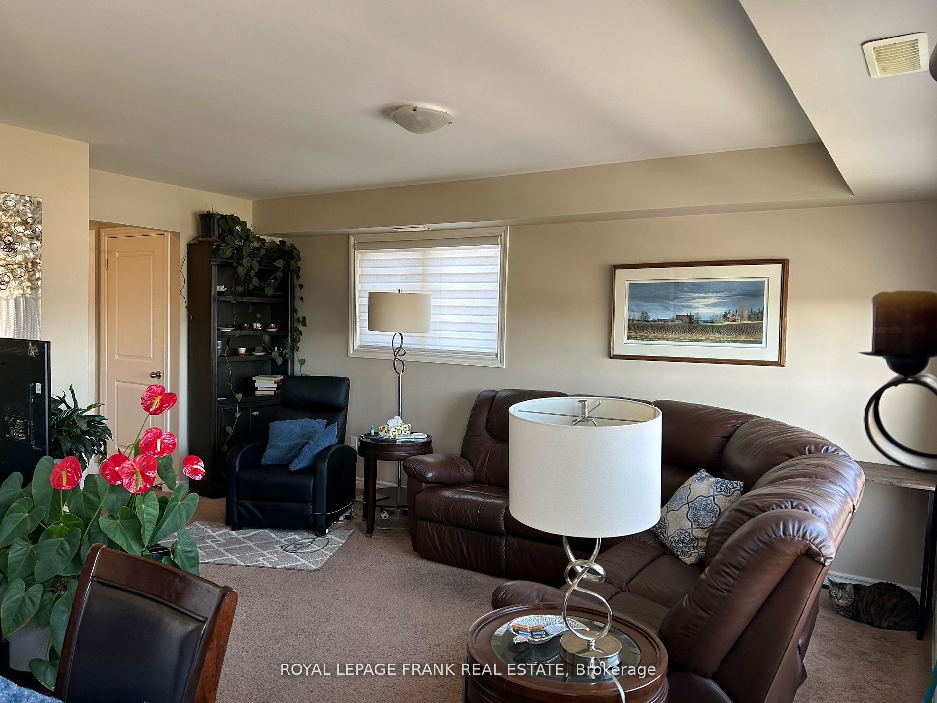 1418 Simcoe Street S Property Photo 5