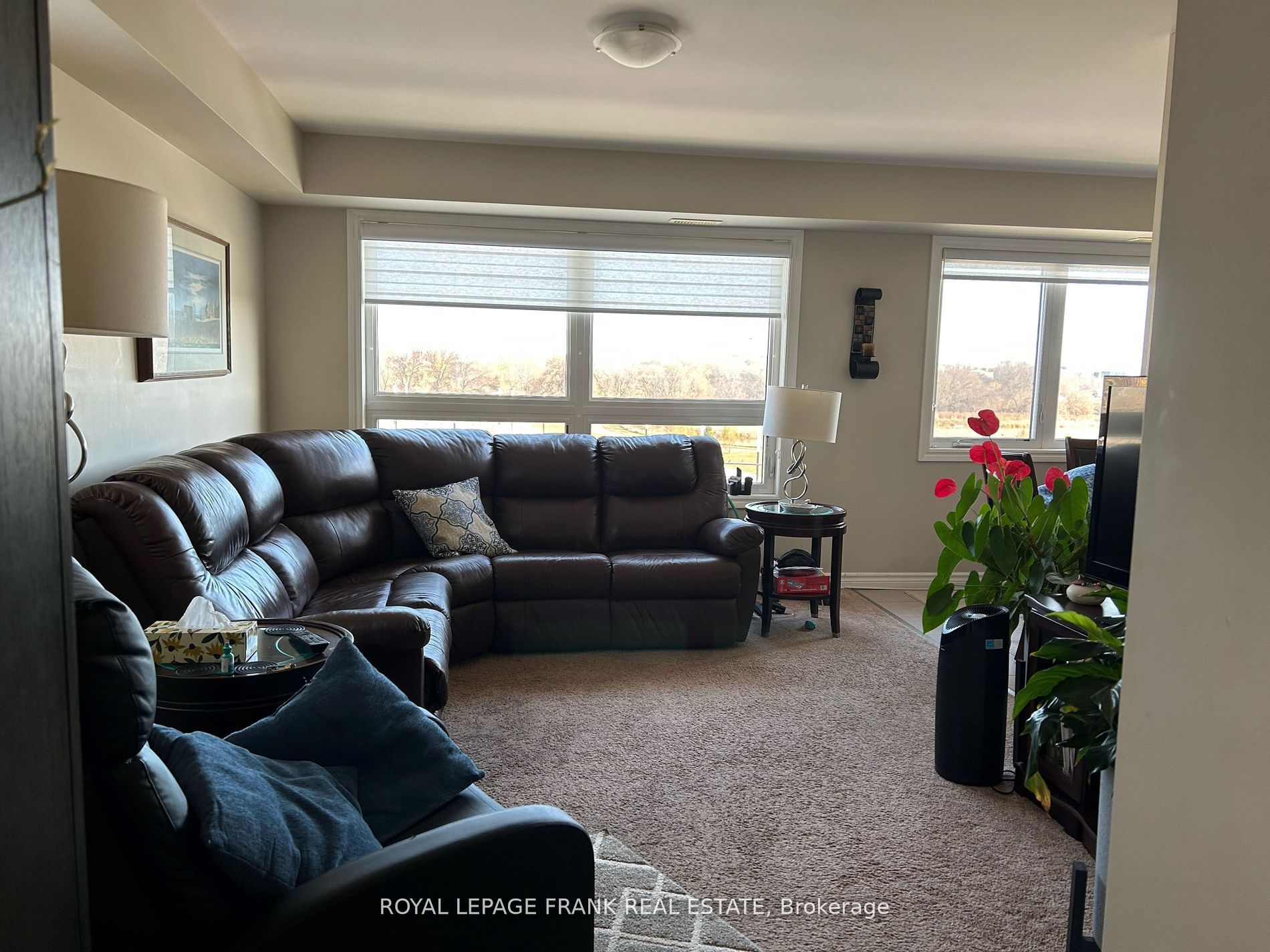 1418 Simcoe Street S Property Photo 6