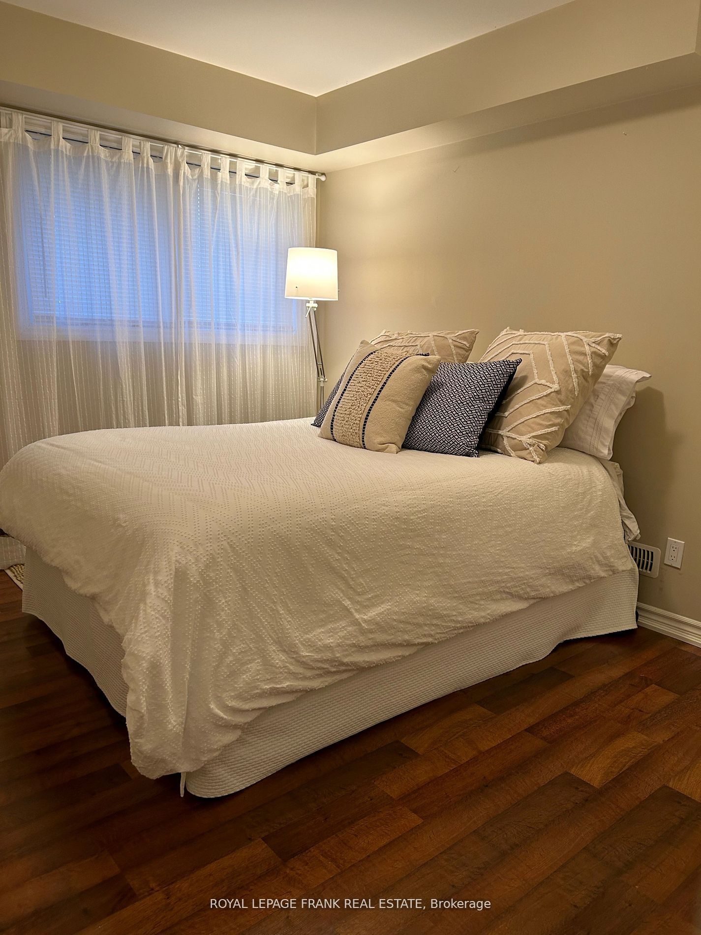 1418 Simcoe Street S Property Photo 9