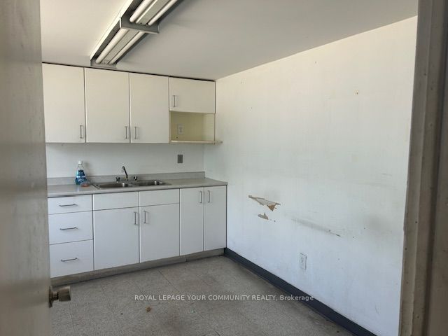 #2 - 12 Golden Gate Court Property Photo 5